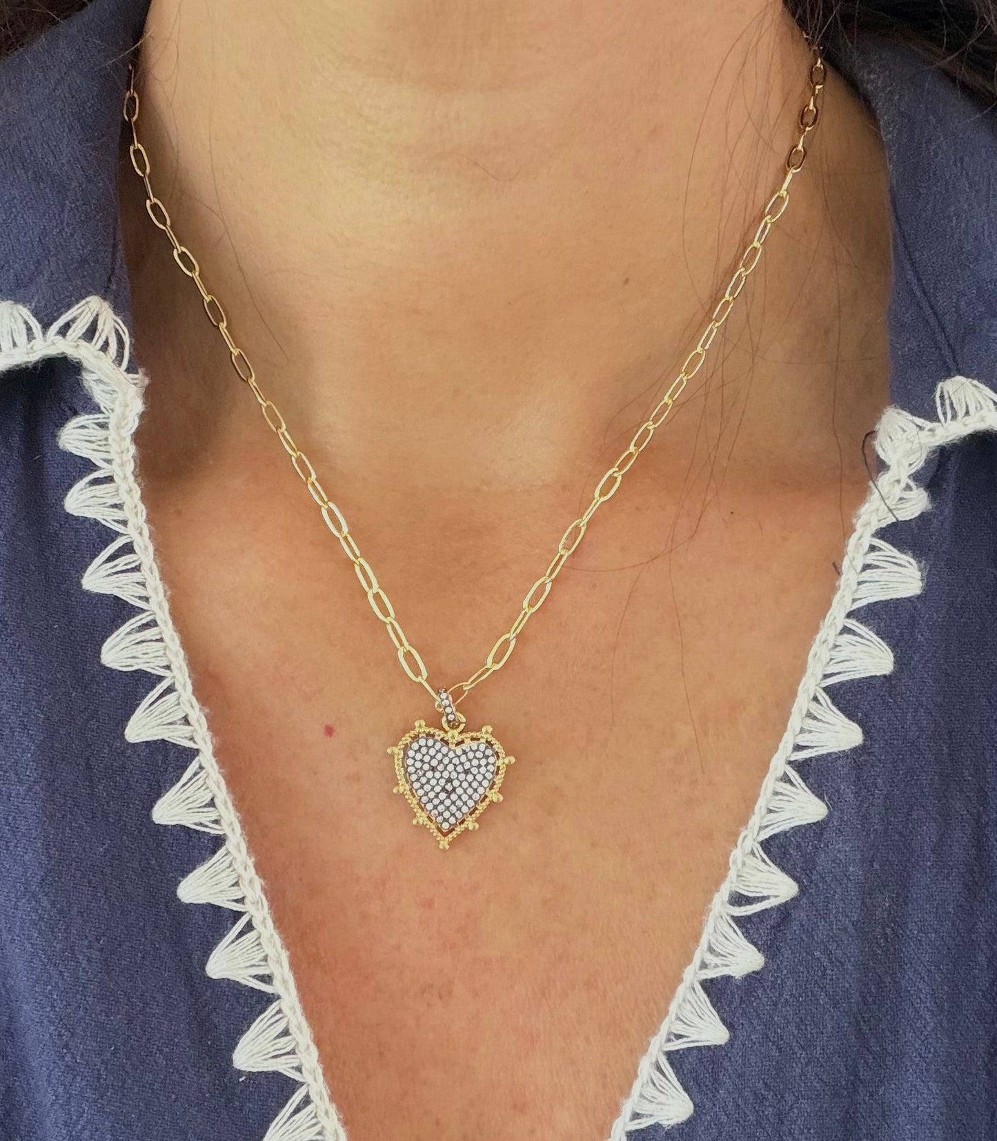 Cadena con corazón en punta y rhinestone plateados