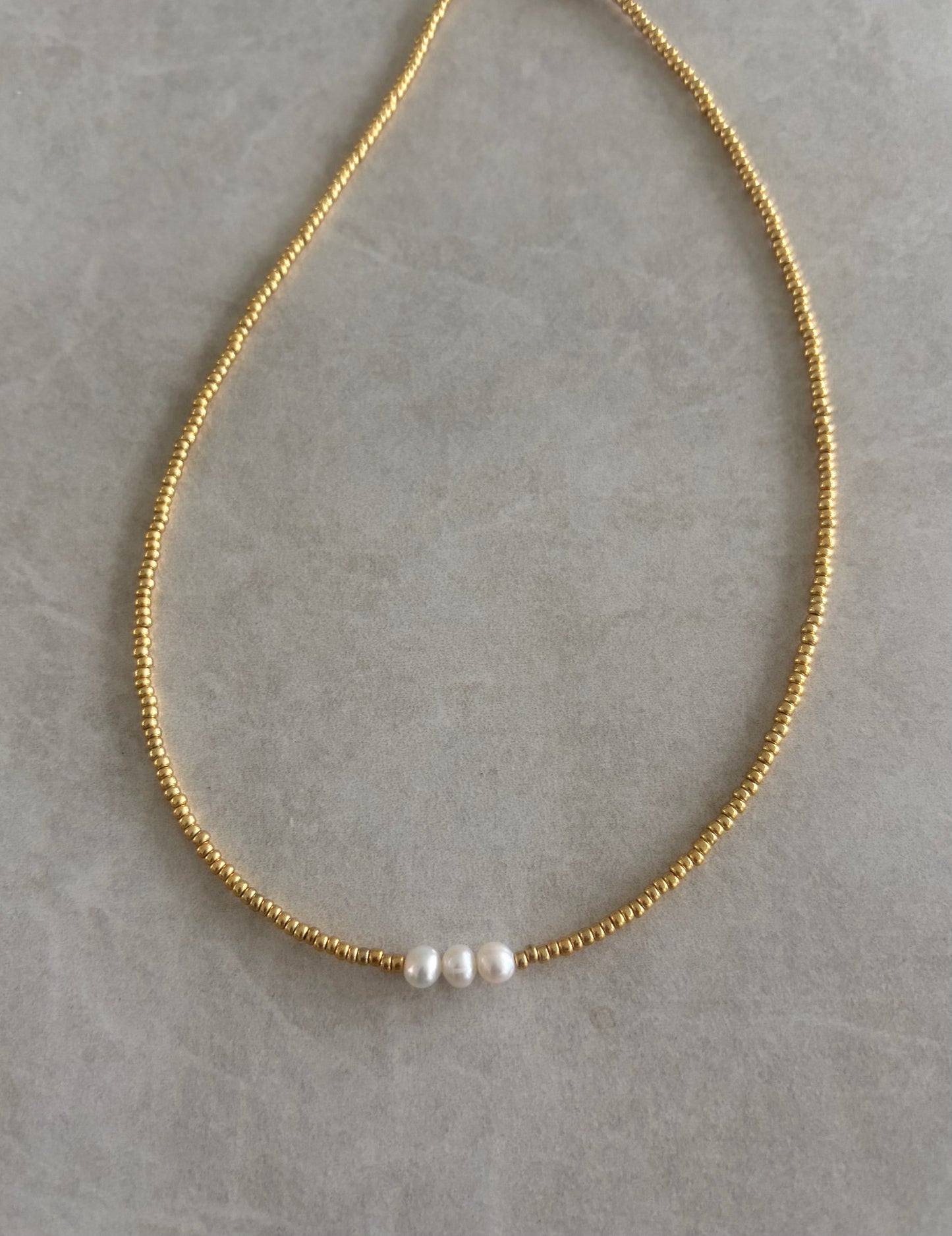 Choker seed bead dorado