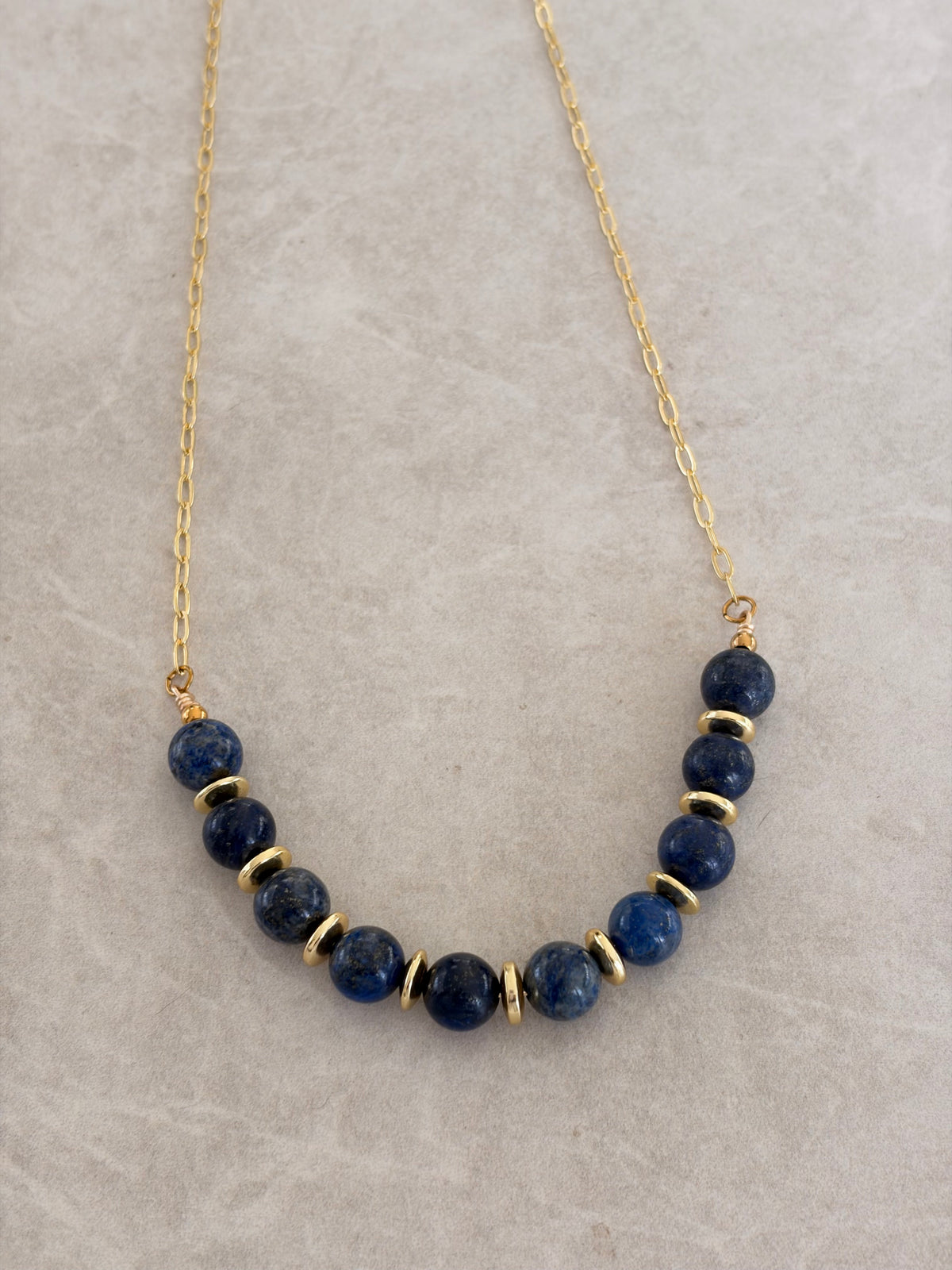 Collar largo en lapilazuli