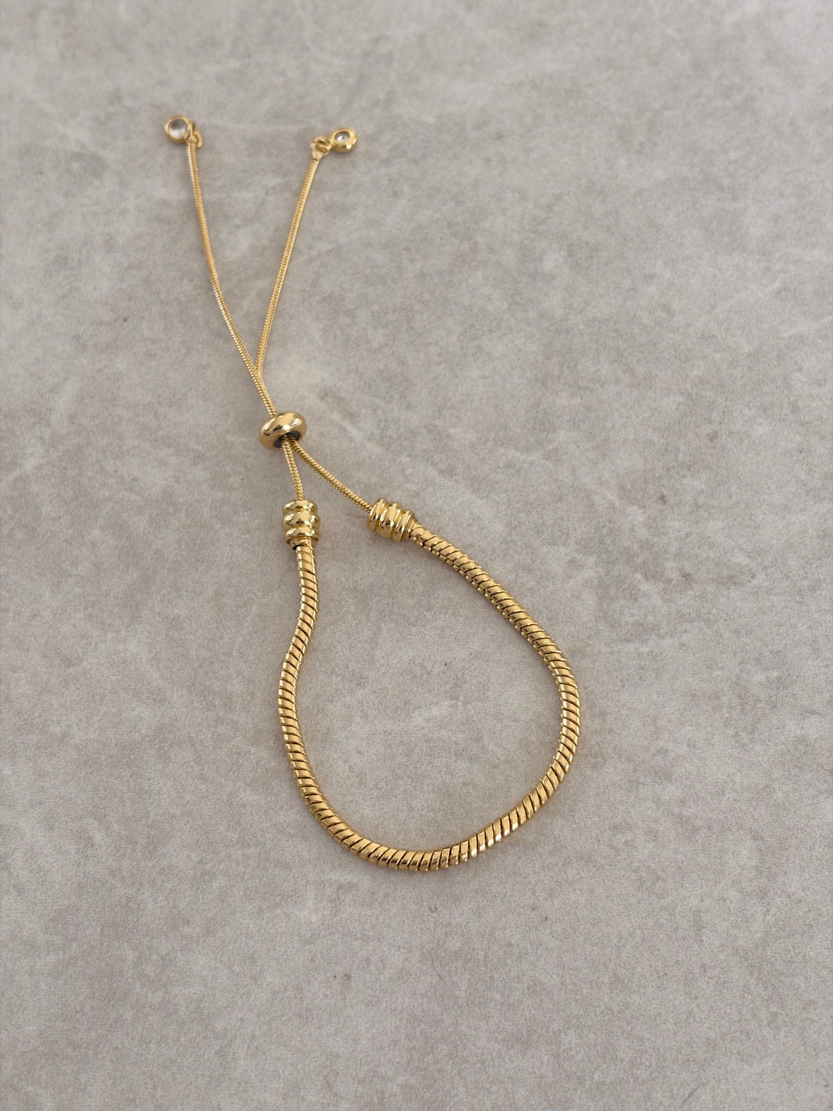Pulsera dorada ajustable