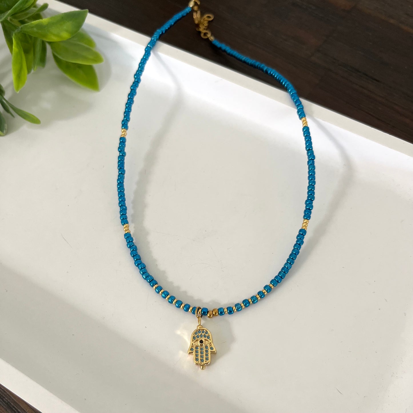 Choker mano hamsa en rhinestone y seed bead