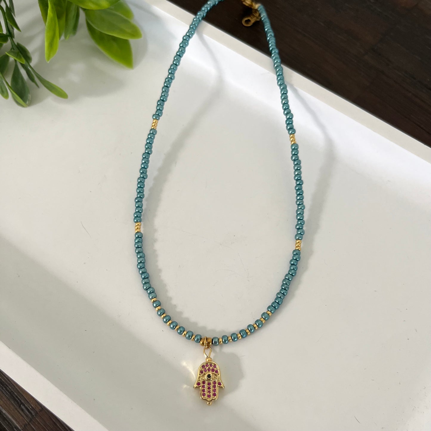 Choker mano hamsa en rhinestone y seed bead