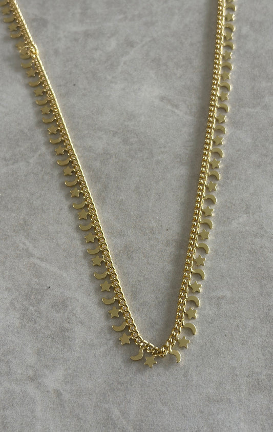 Cadena estrellas y lunas