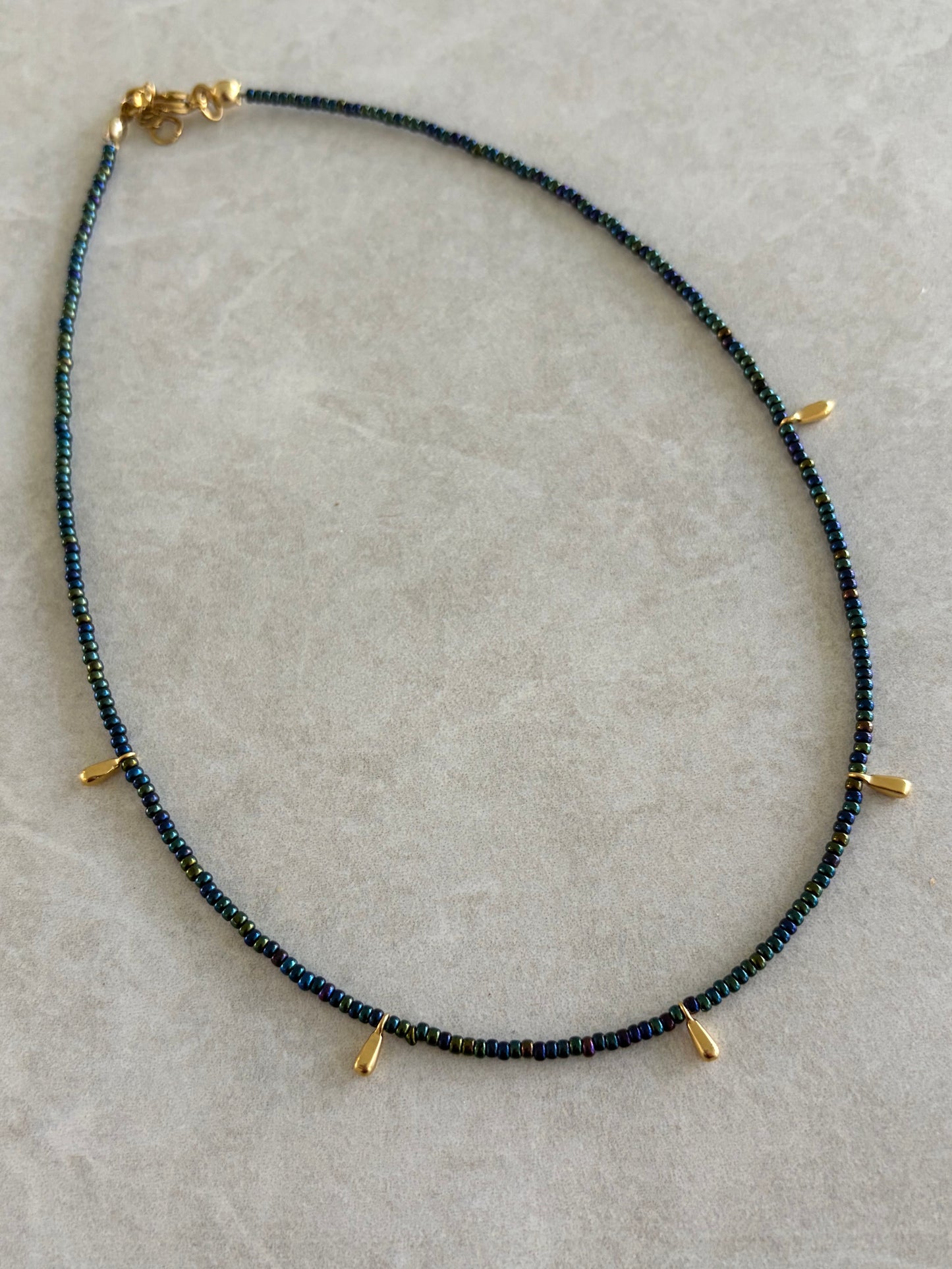 Chokers metálicos con gotas en acero