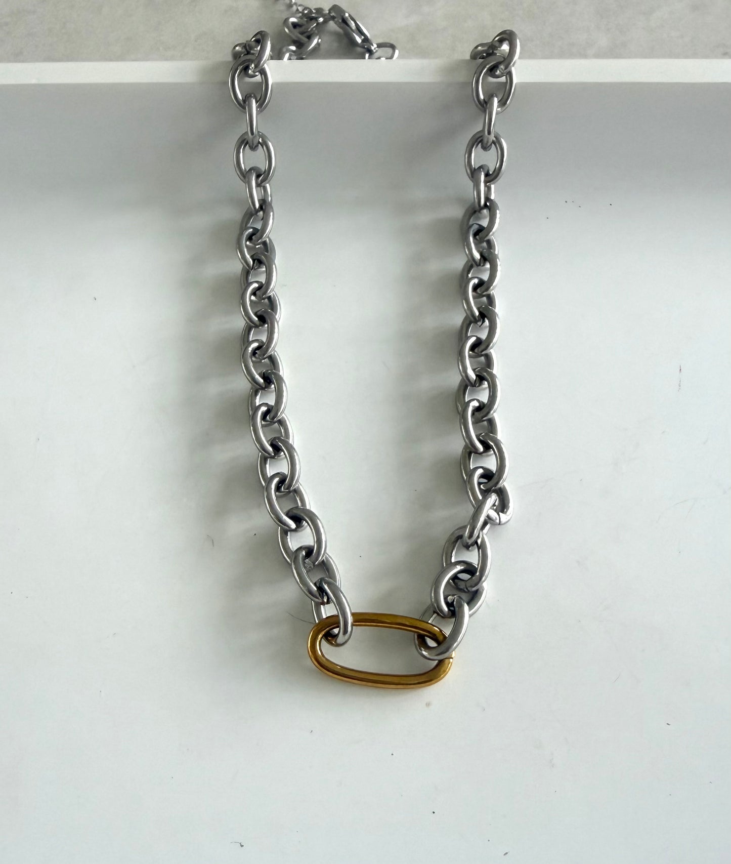 Cadena con paper clip al frente