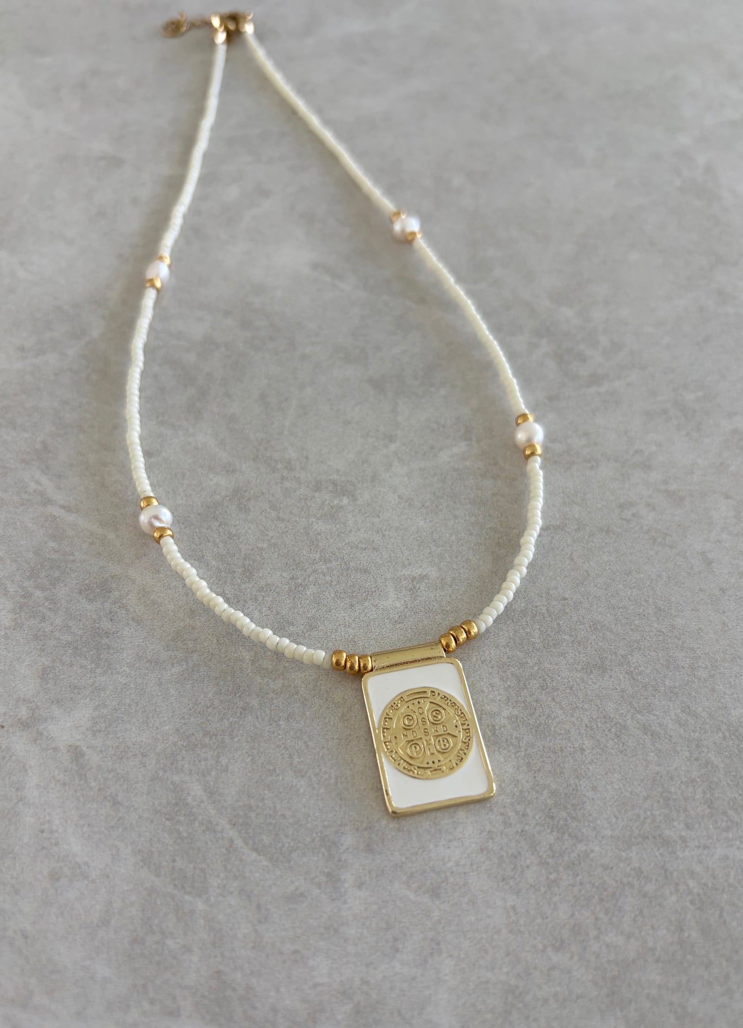 Choker blanco San Benito