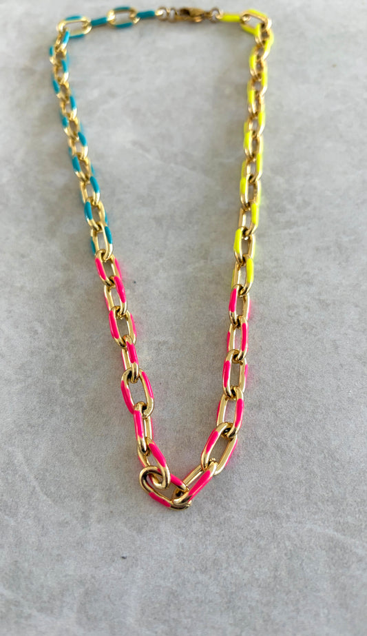 Collar tricolor en eslabones