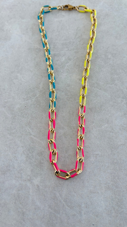 Collar tricolor en eslabones