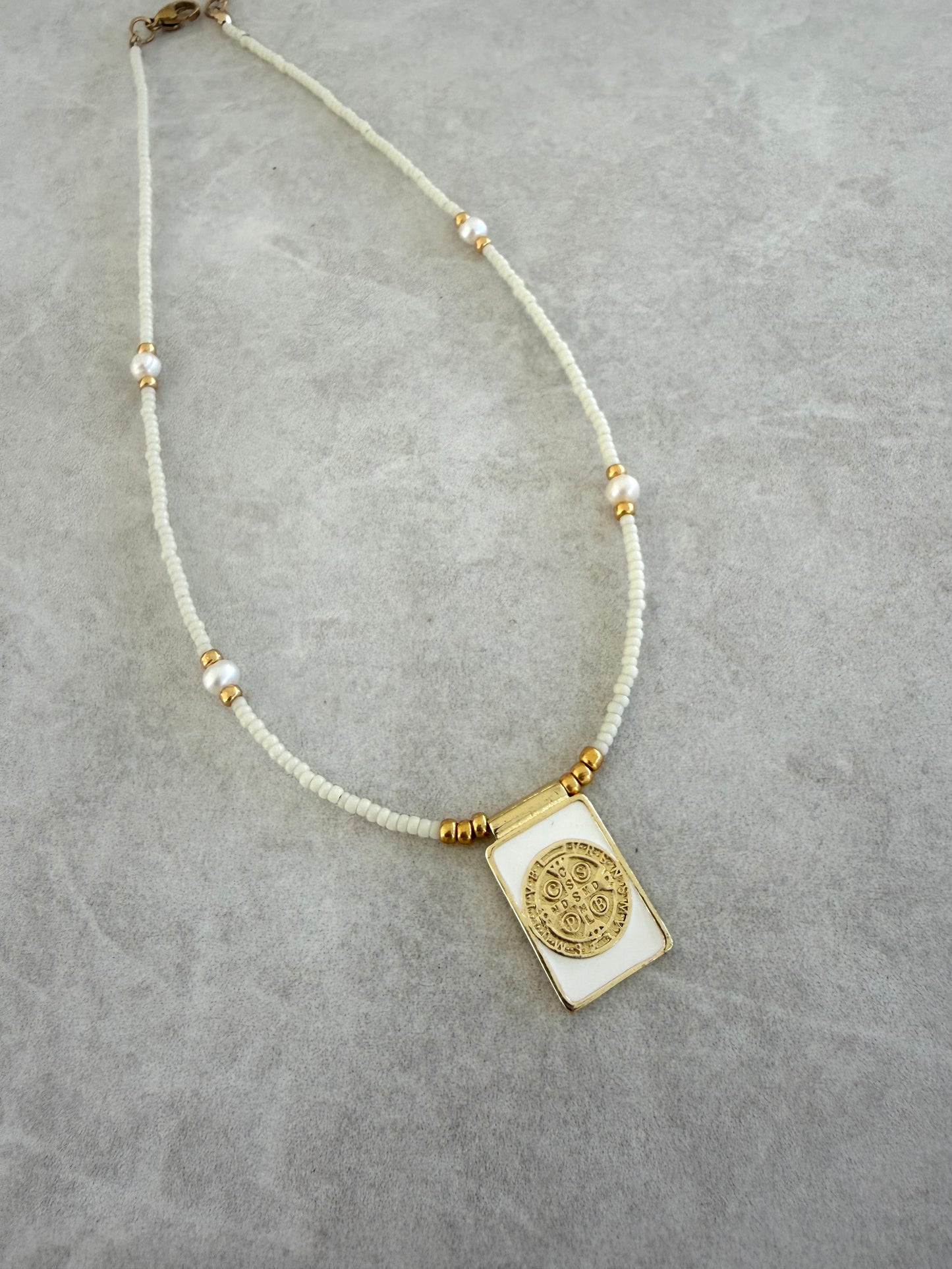 Choker blanco San Benito