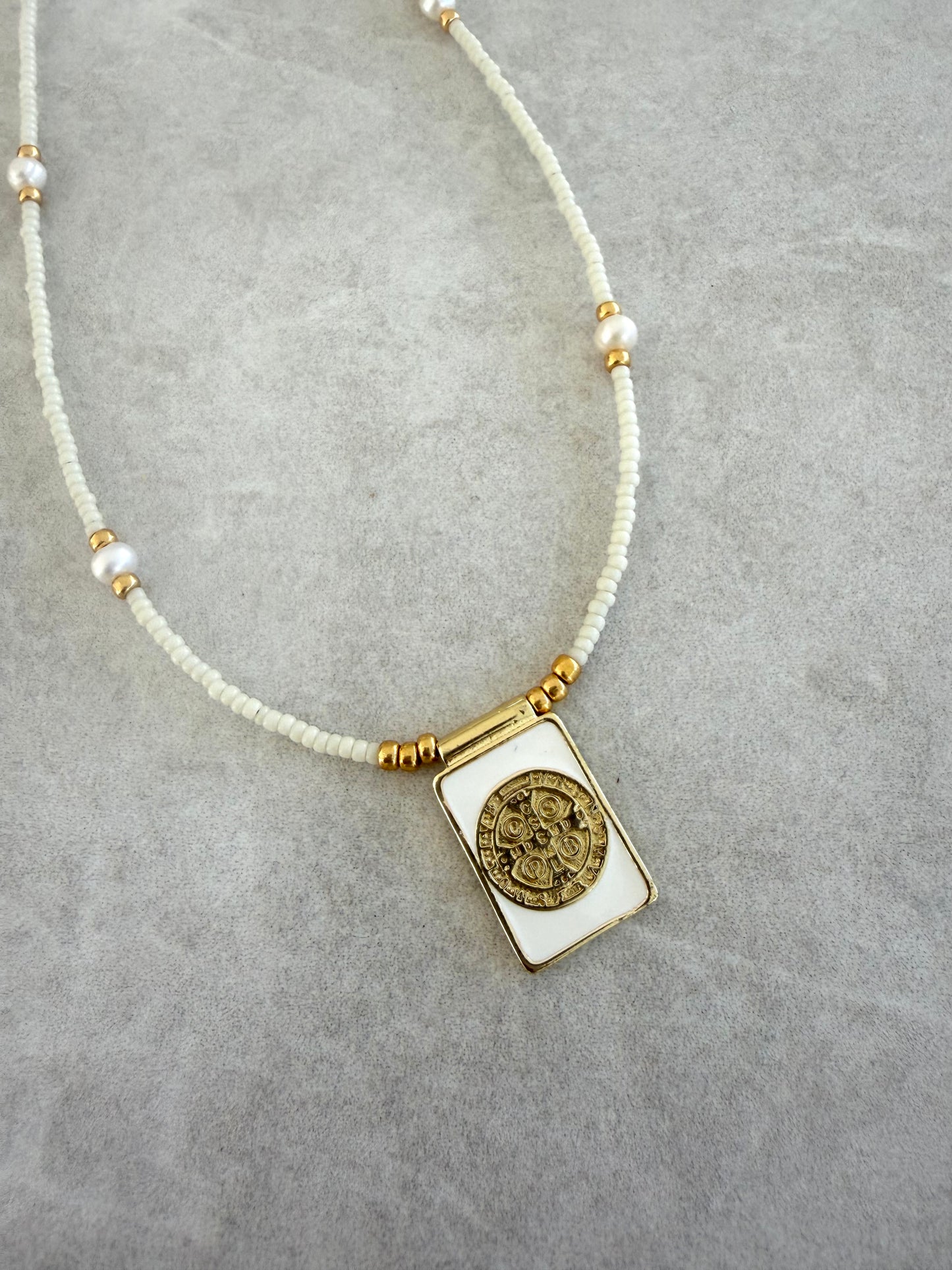 Choker blanco San Benito