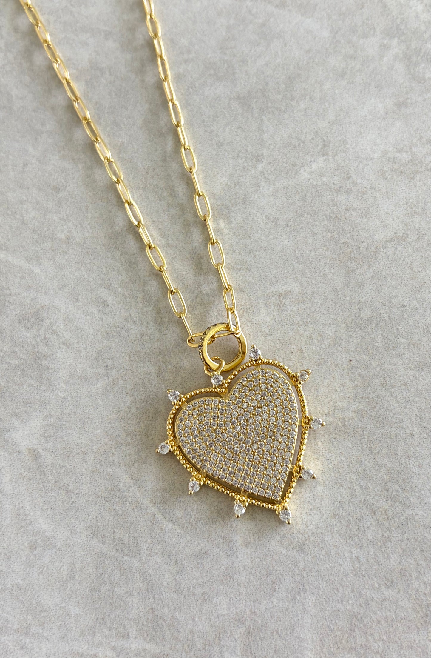 Cadena corazón en punta dorado