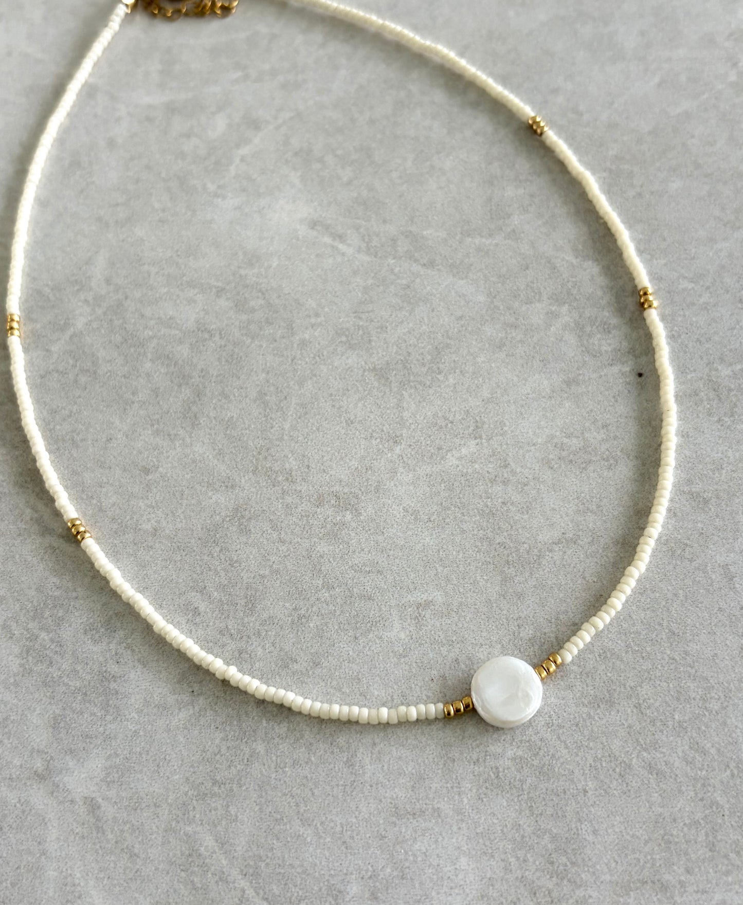 Choker seed bead y perla chata