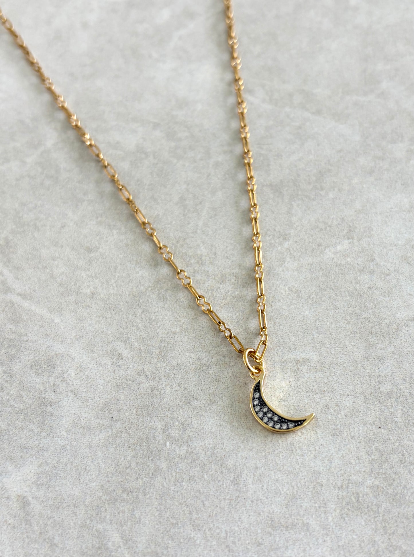 Cadena con luna en rhinestone plateado