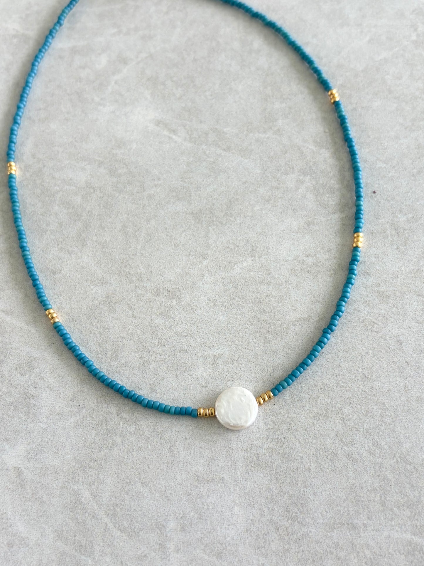 Choker seed bead y perla chata