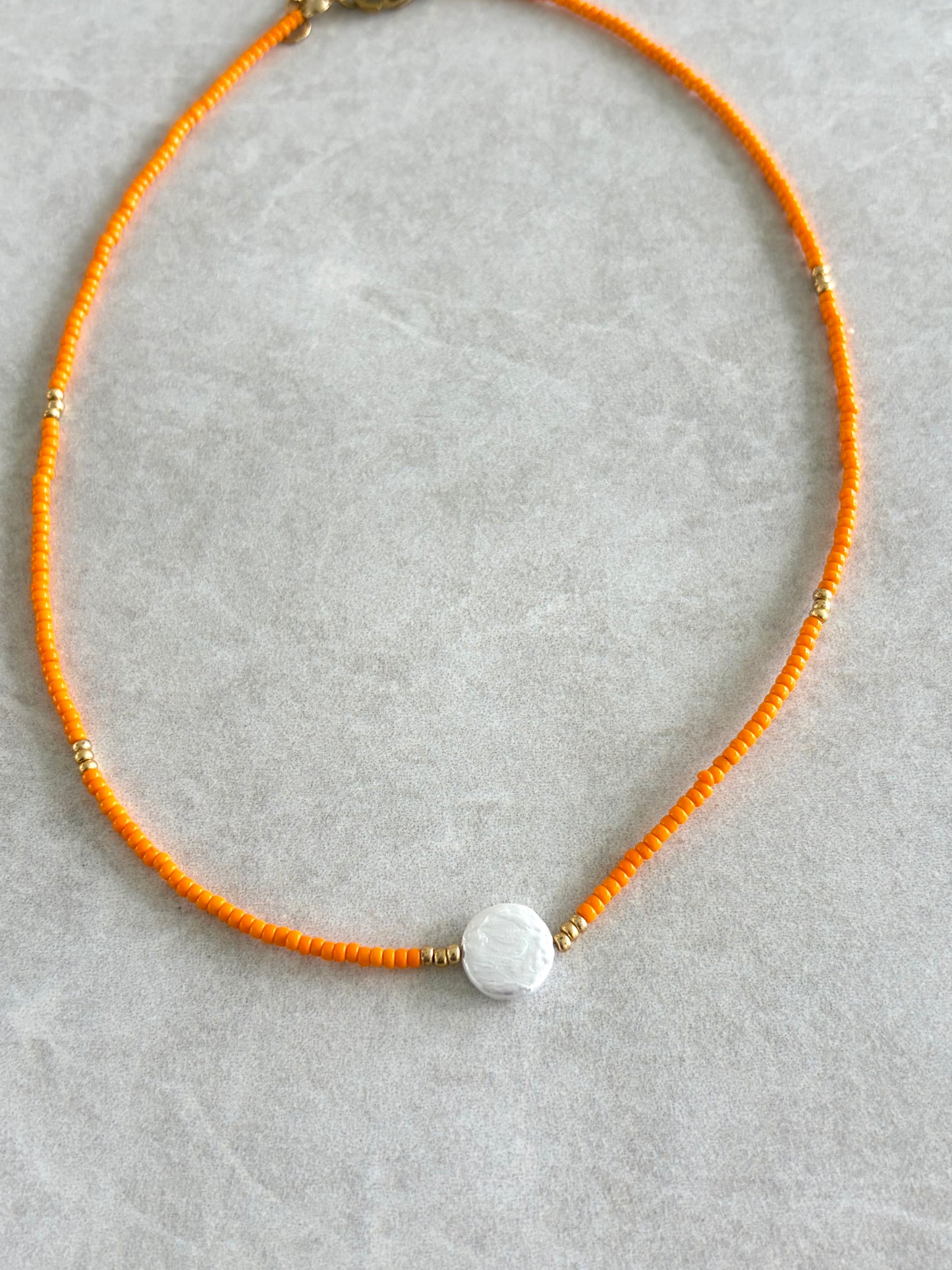 Choker seed bead y perla chata