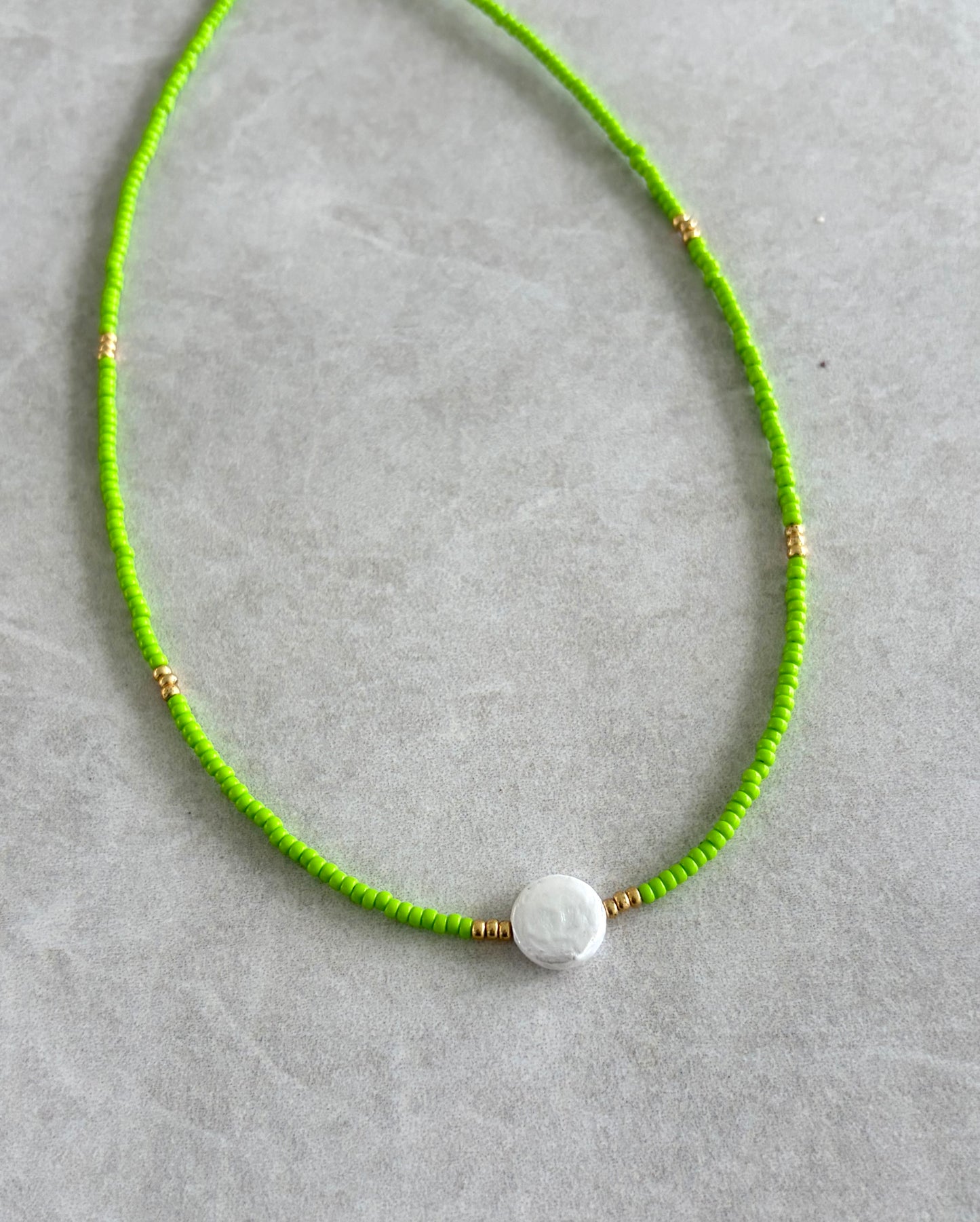 Choker seed bead y perla chata