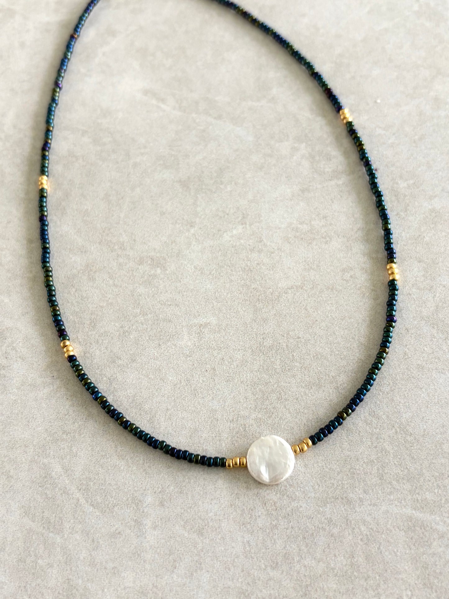 Choker seed bead y perla chata