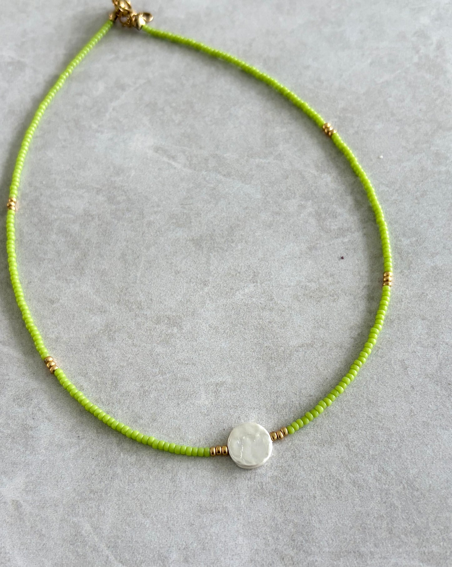 Choker seed bead y perla chata