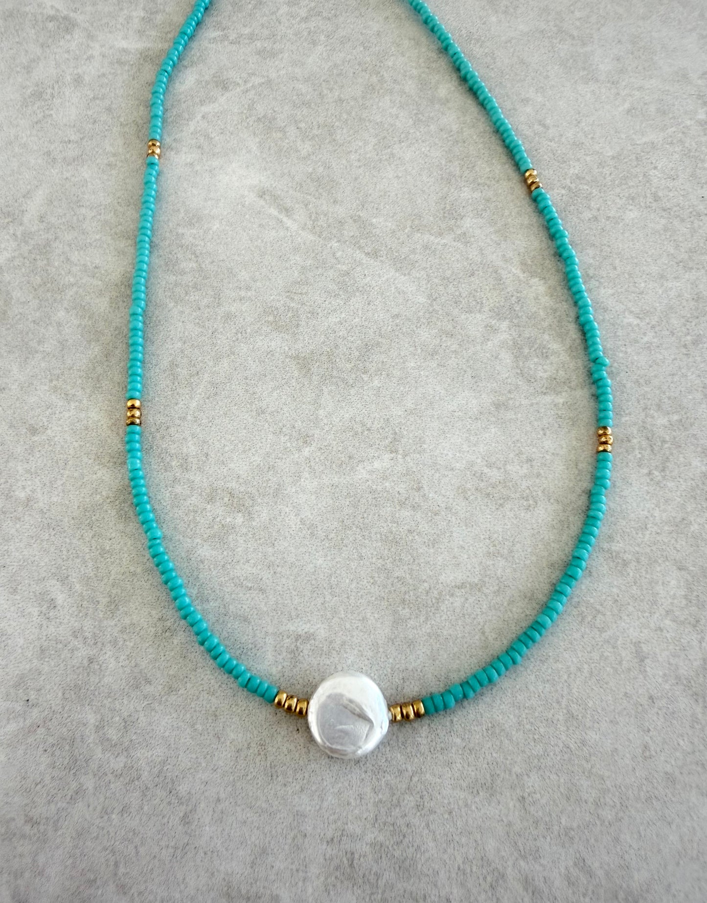 Choker seed bead y perla chata