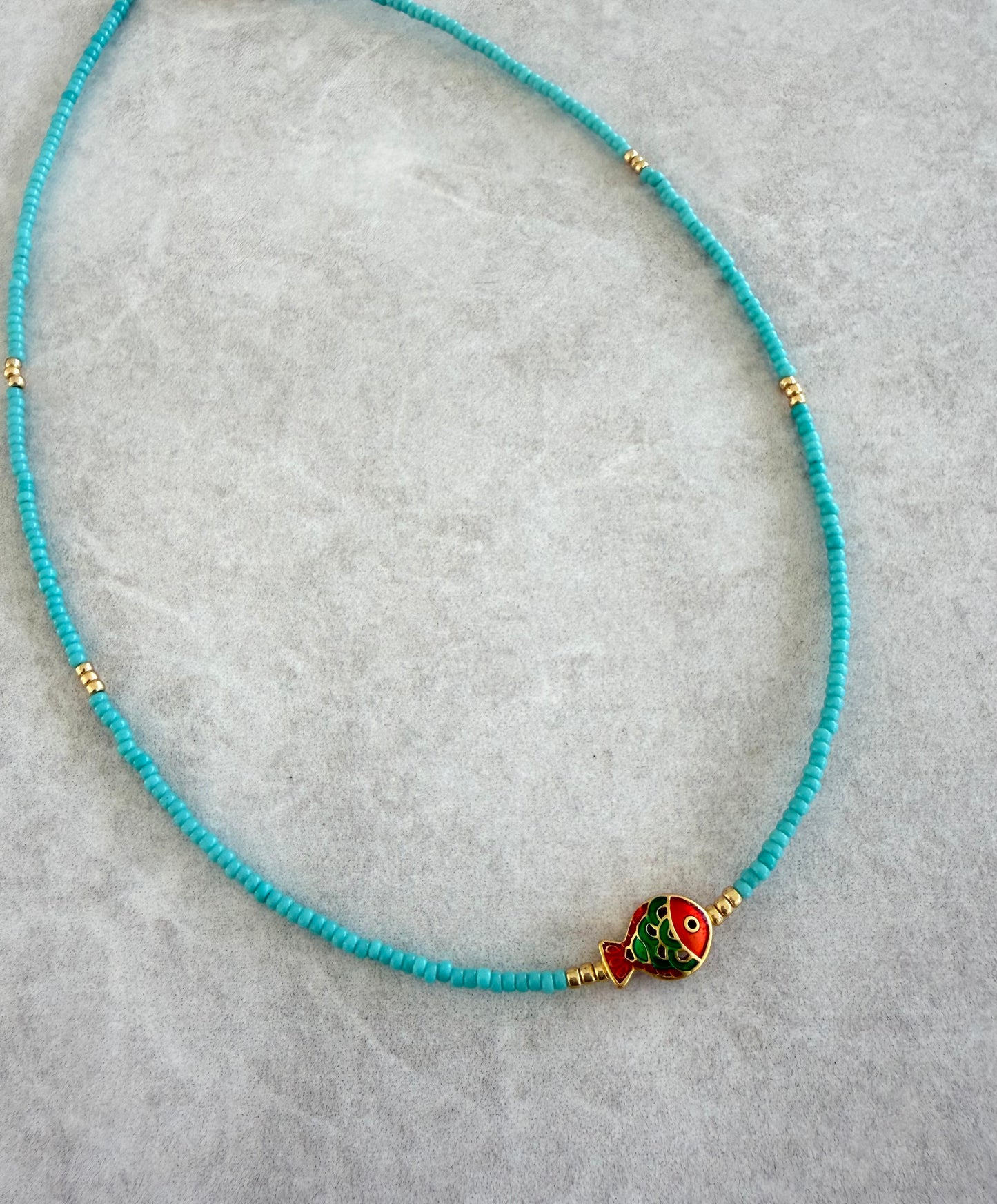 Choker turquesa y pez rojo