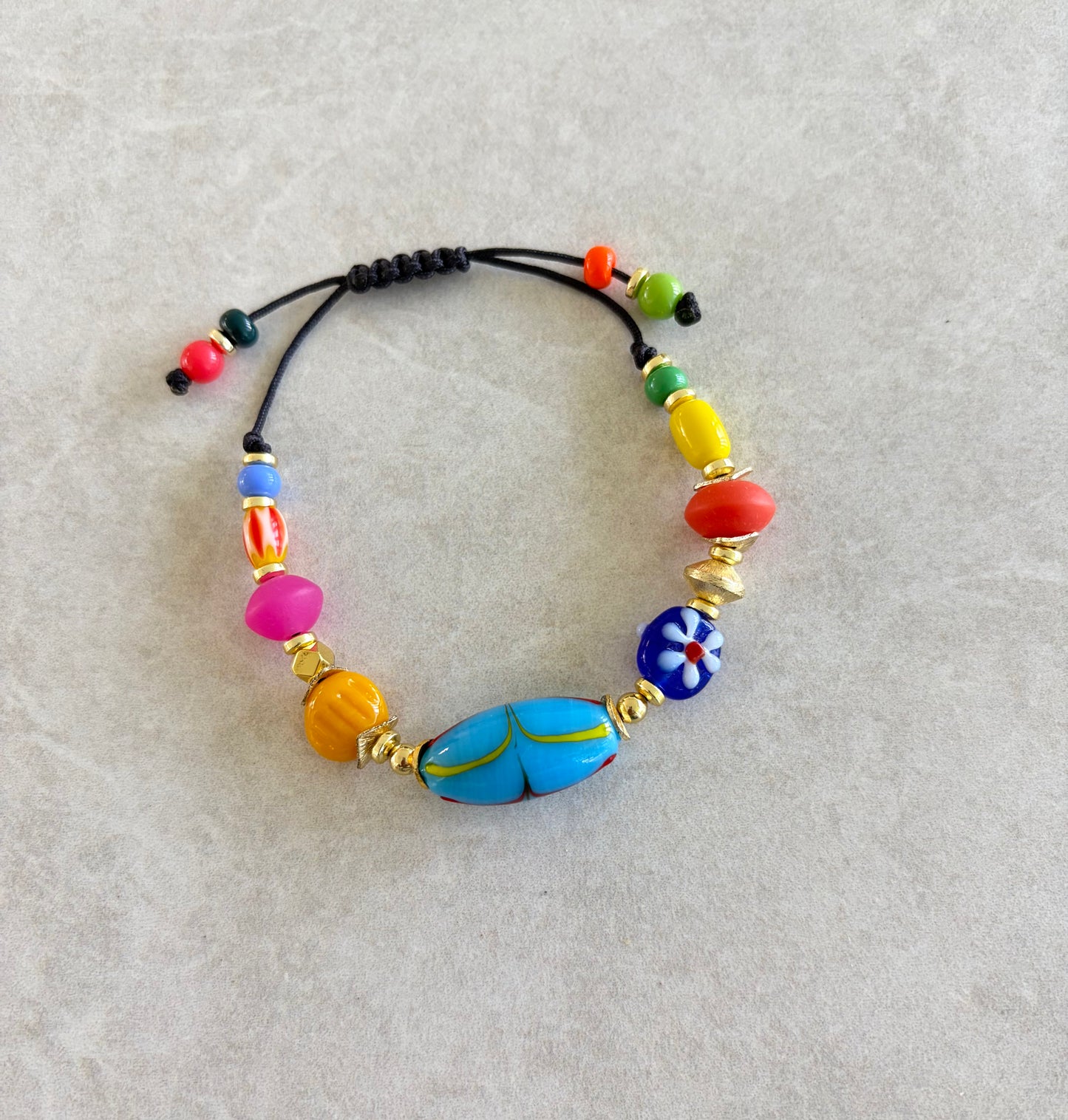Pulseras cilindricas coloridas
