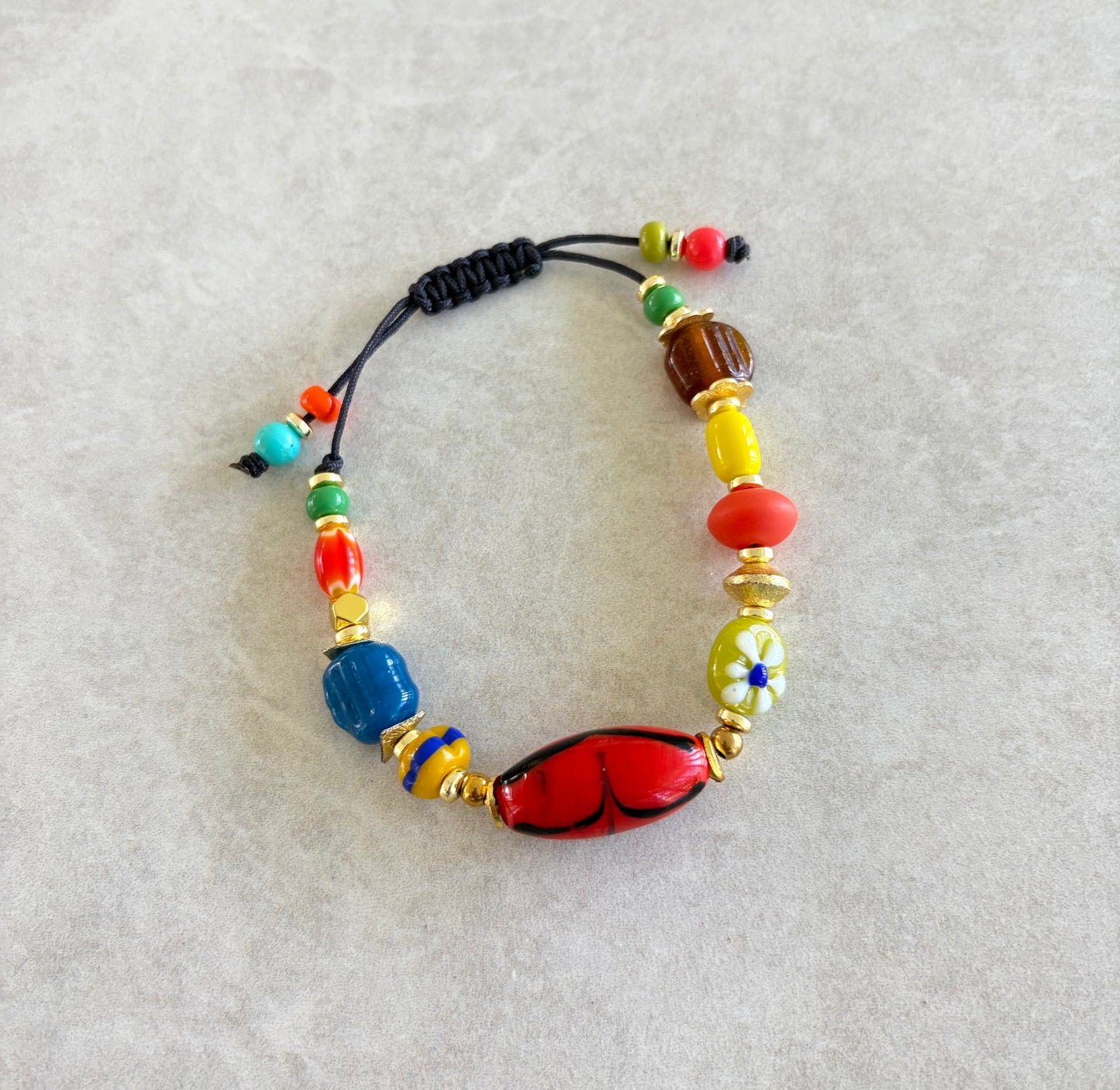 Pulseras cilindricas coloridas