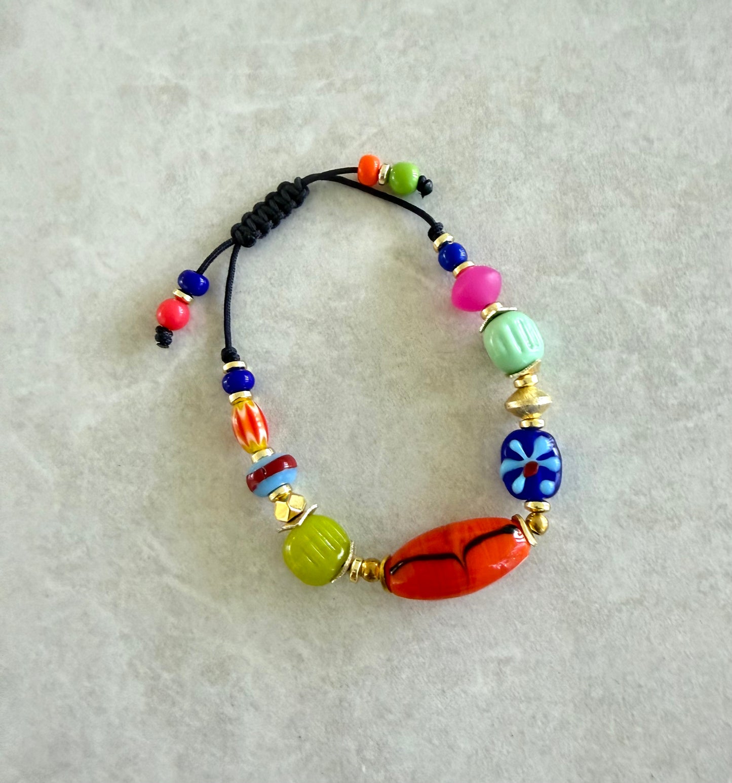 Pulseras cilindricas coloridas