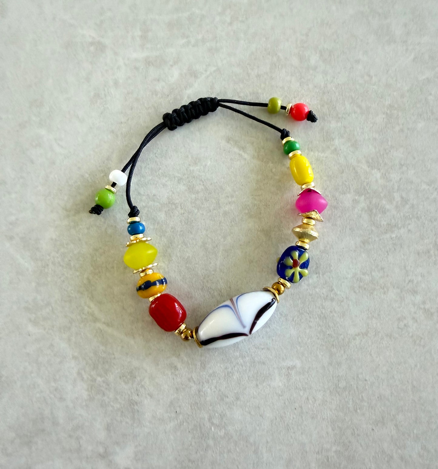 Pulseras cilindricas coloridas