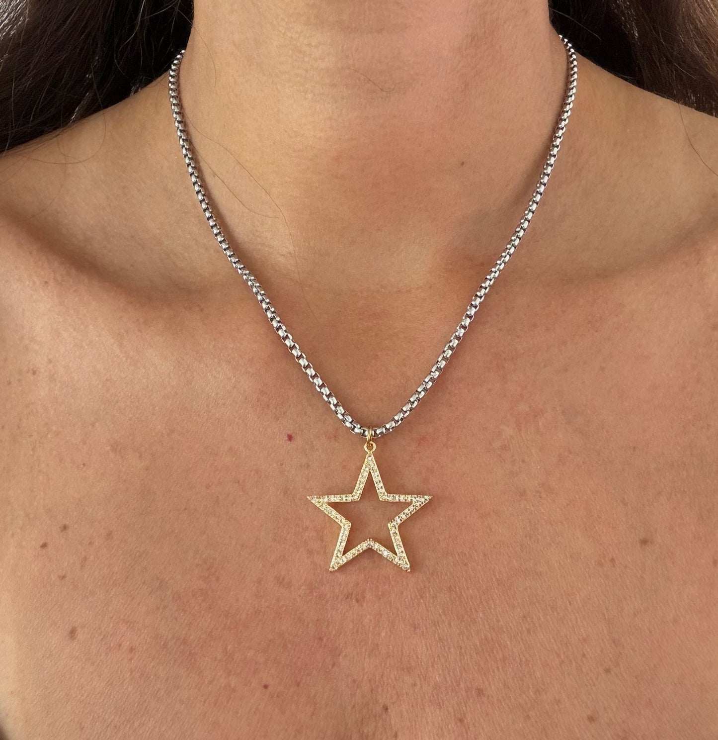 Cadena dos tonos con estrella en rhinestone