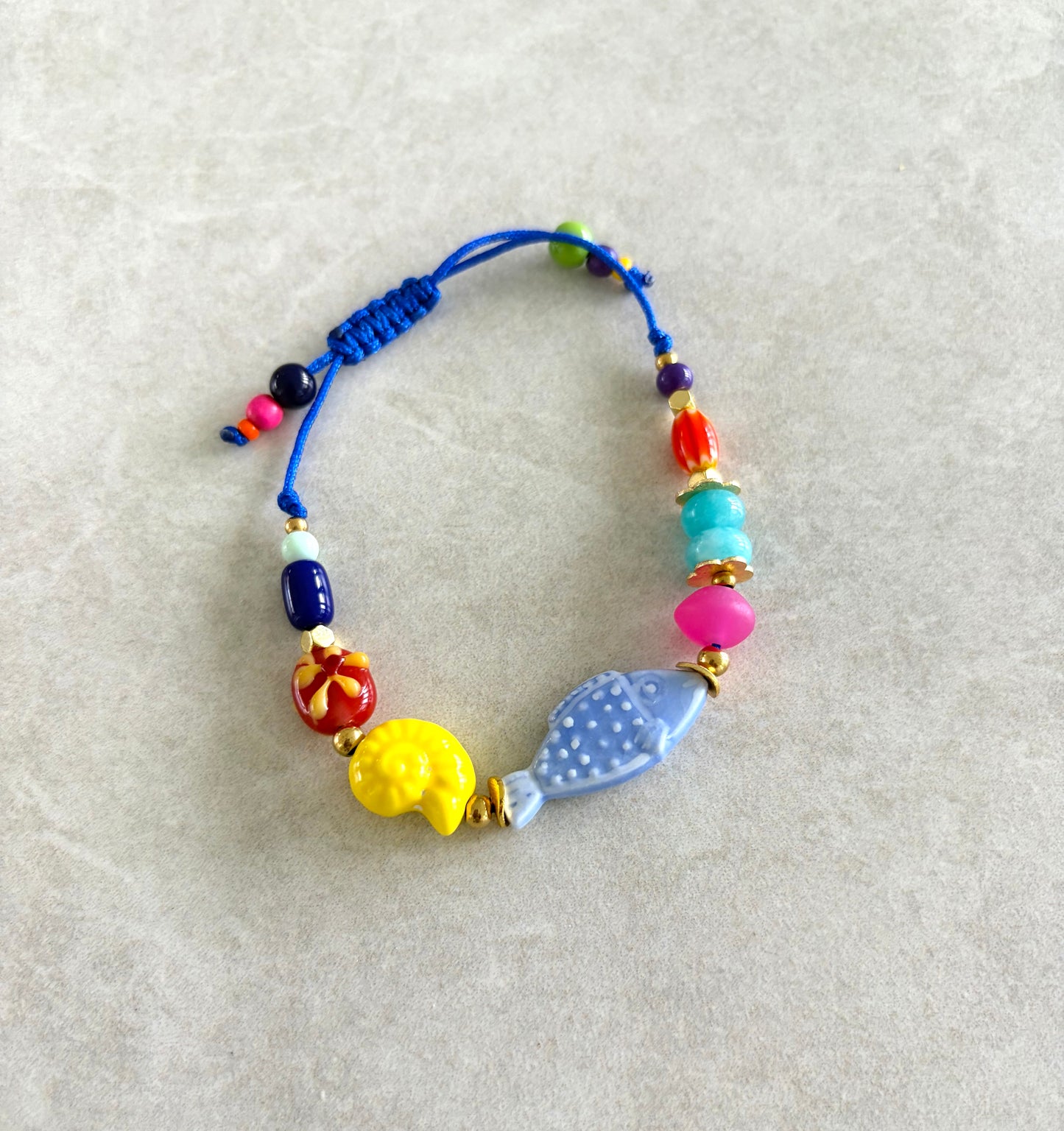 Pulsera pez azul con escamas