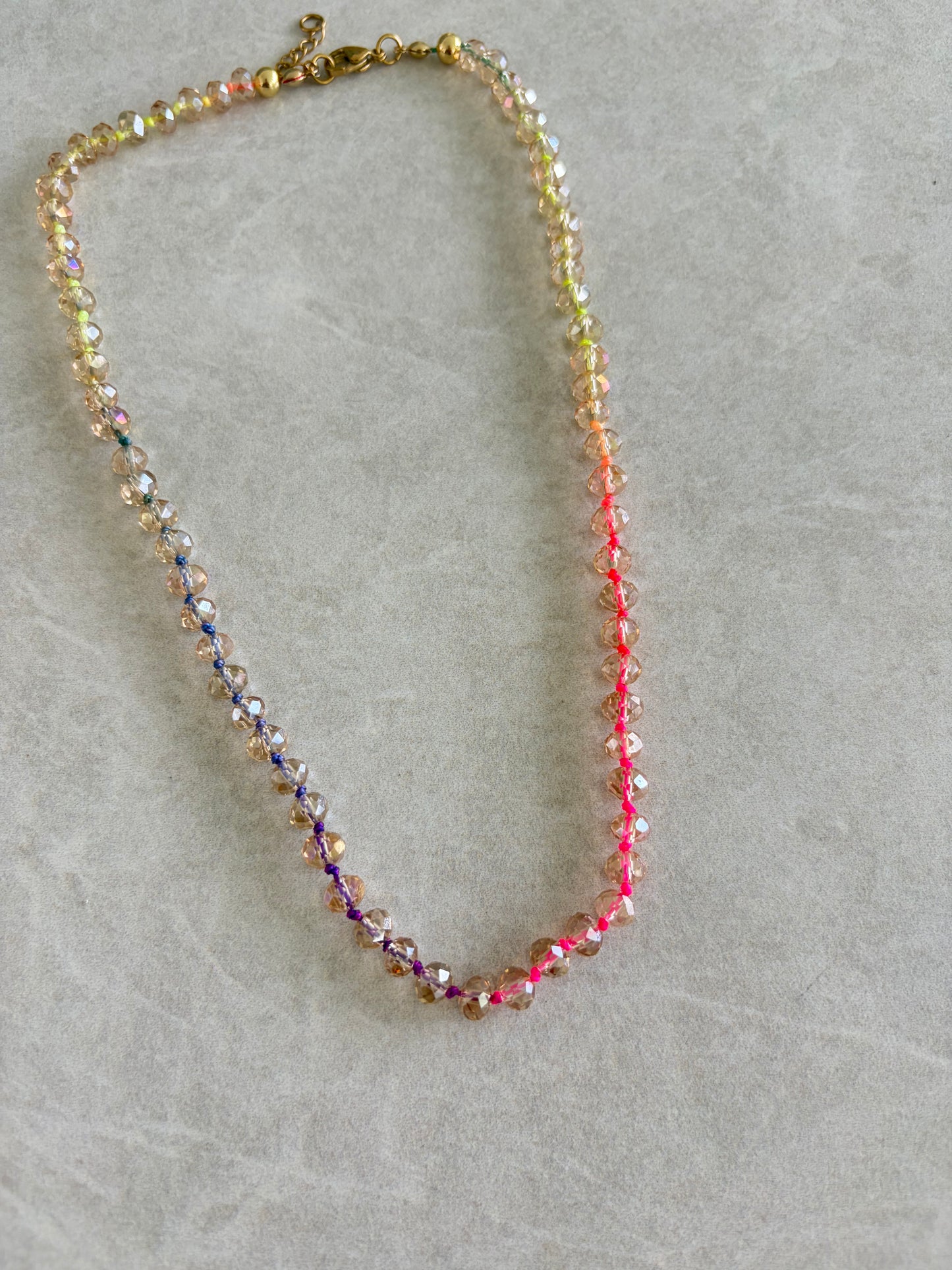 Collar hilo colorido