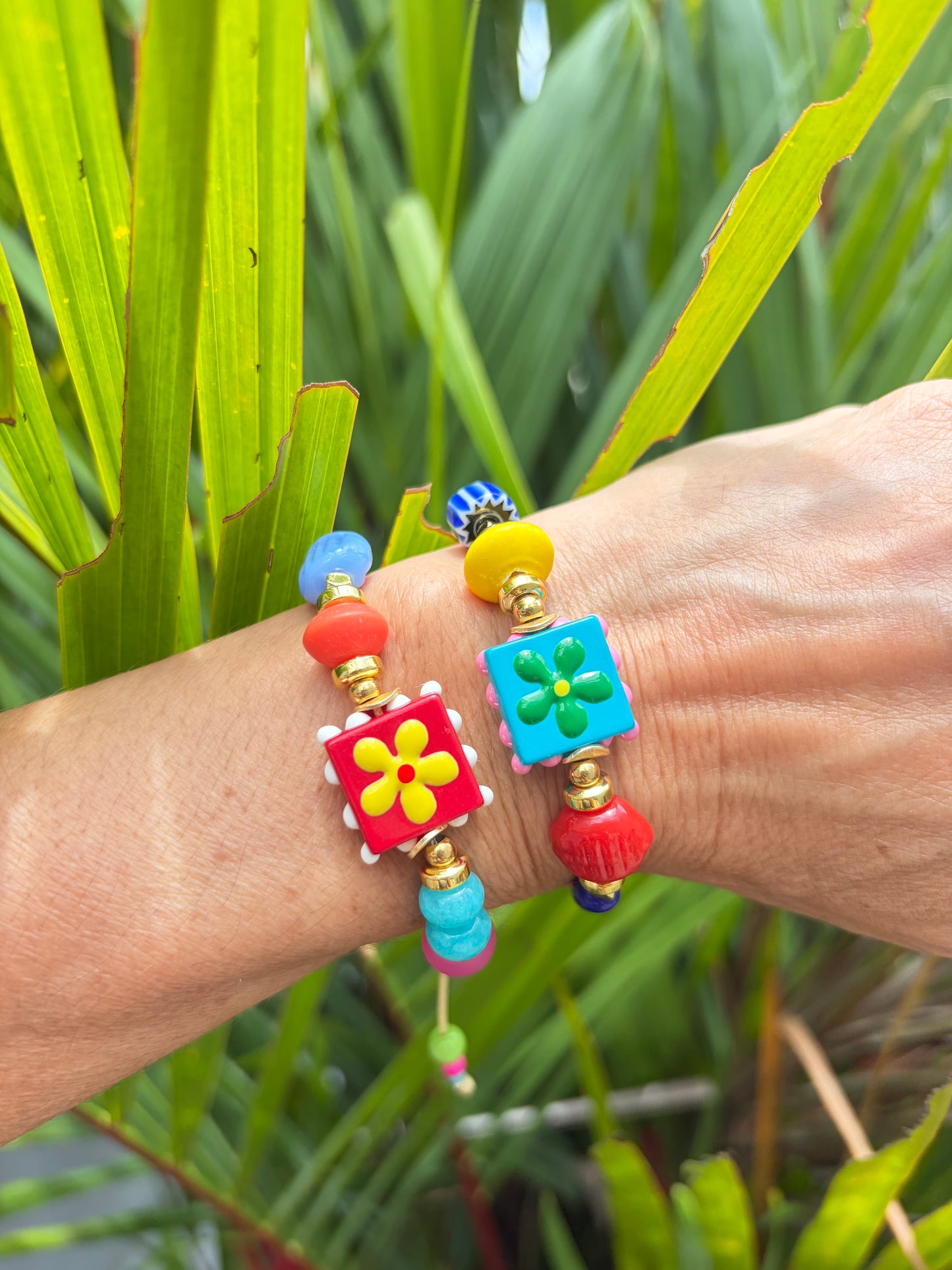 Pulsera florecitas en cuadritos