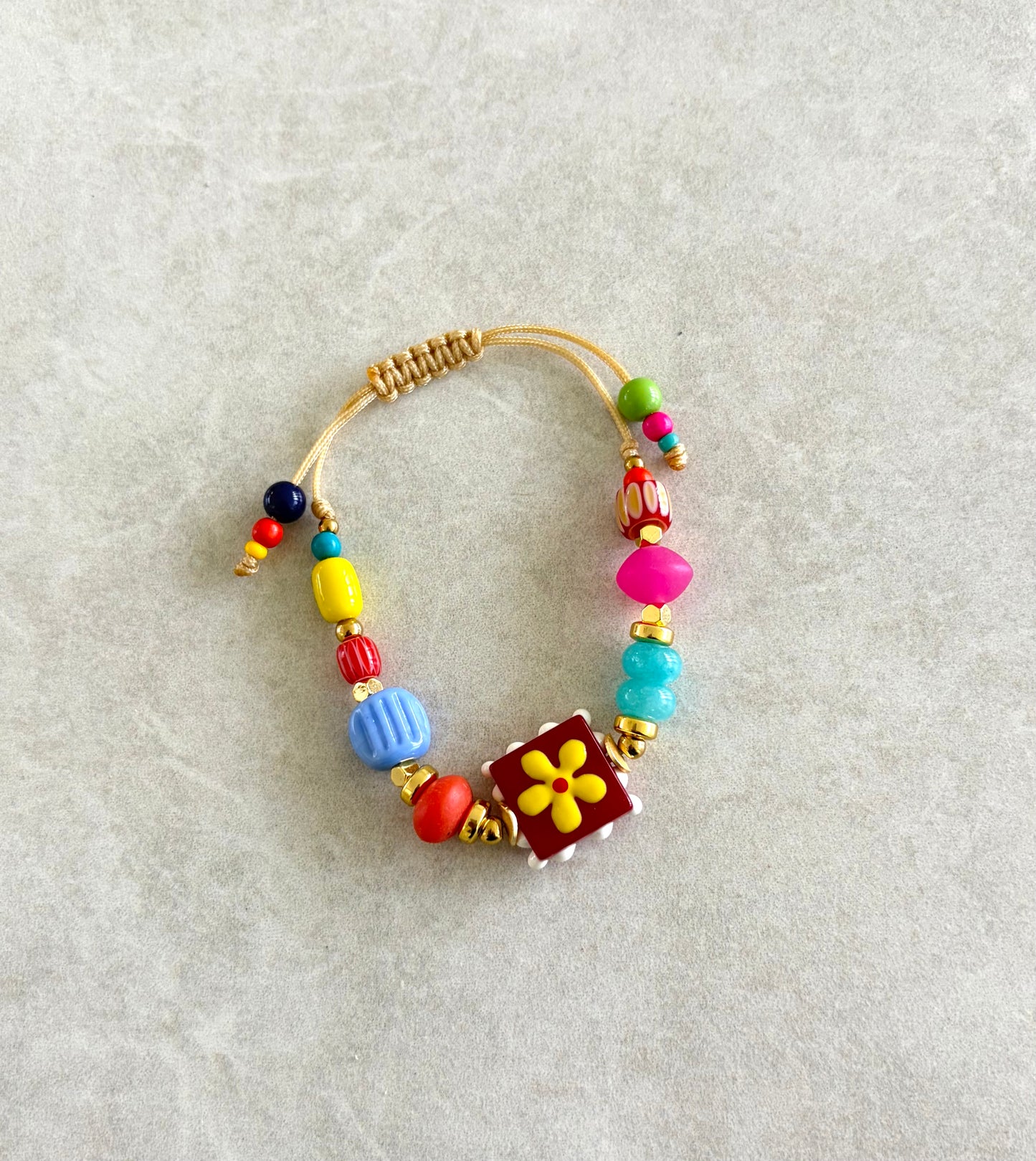 Pulsera florecitas en cuadritos