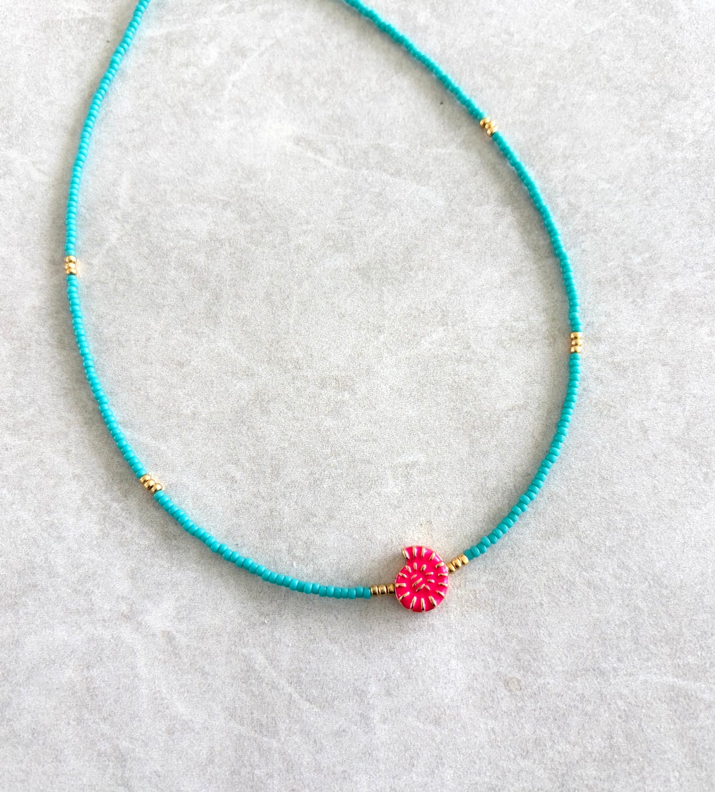 Choker caracola fushia