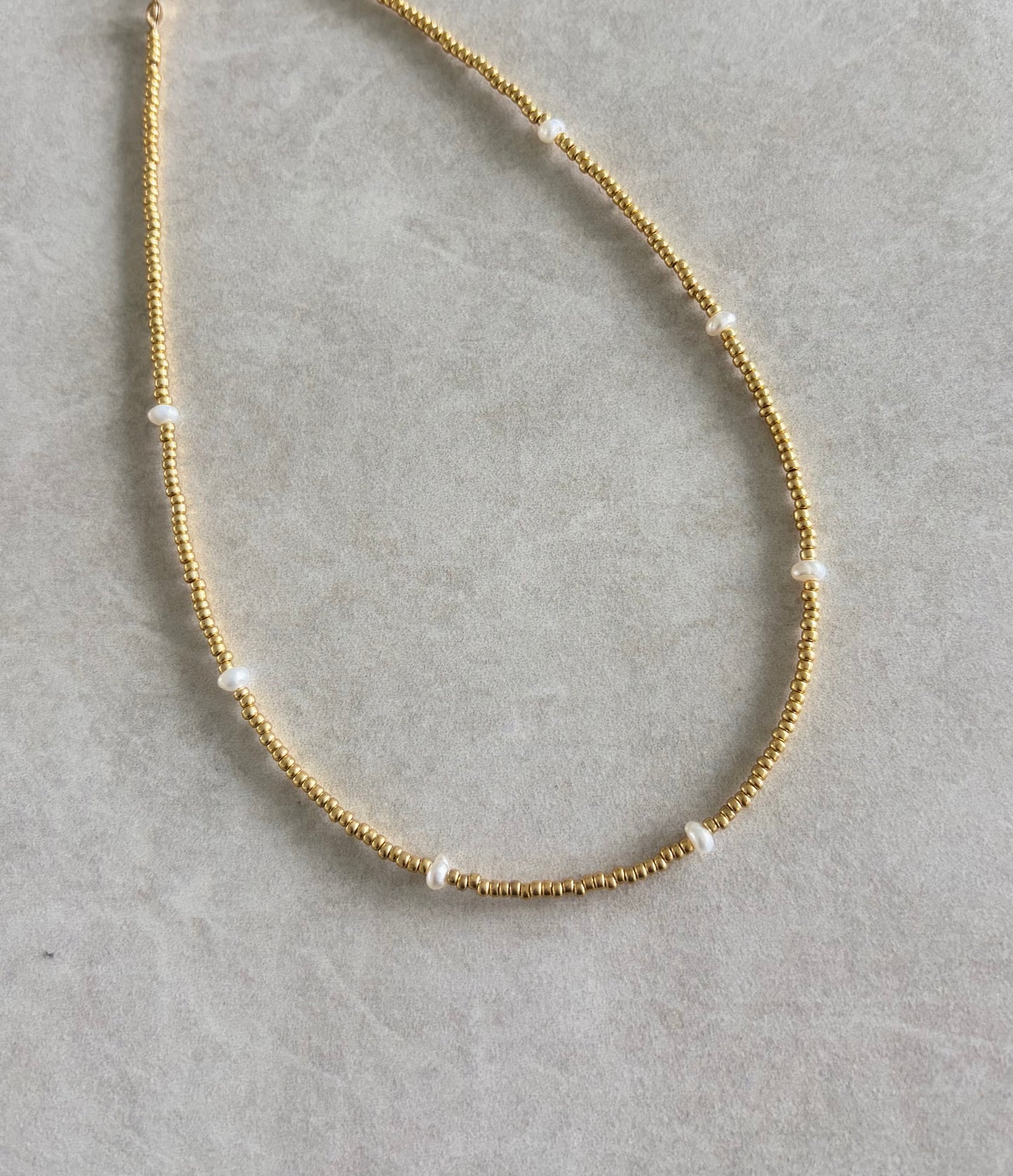 Choker seed bead dorado