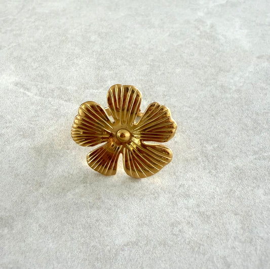 Anillo pétalos de flor