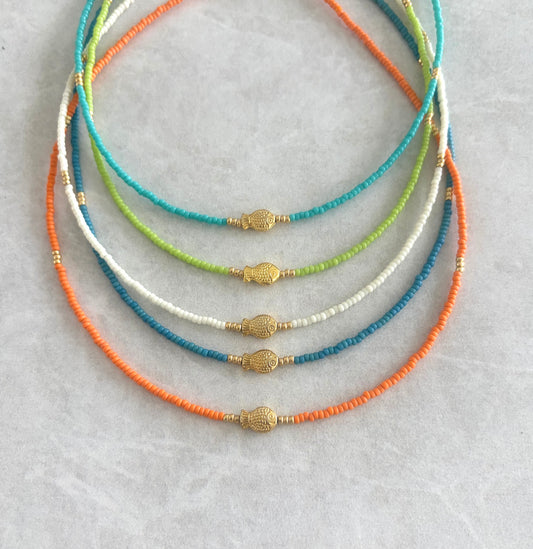 Choker azul y pez dorado