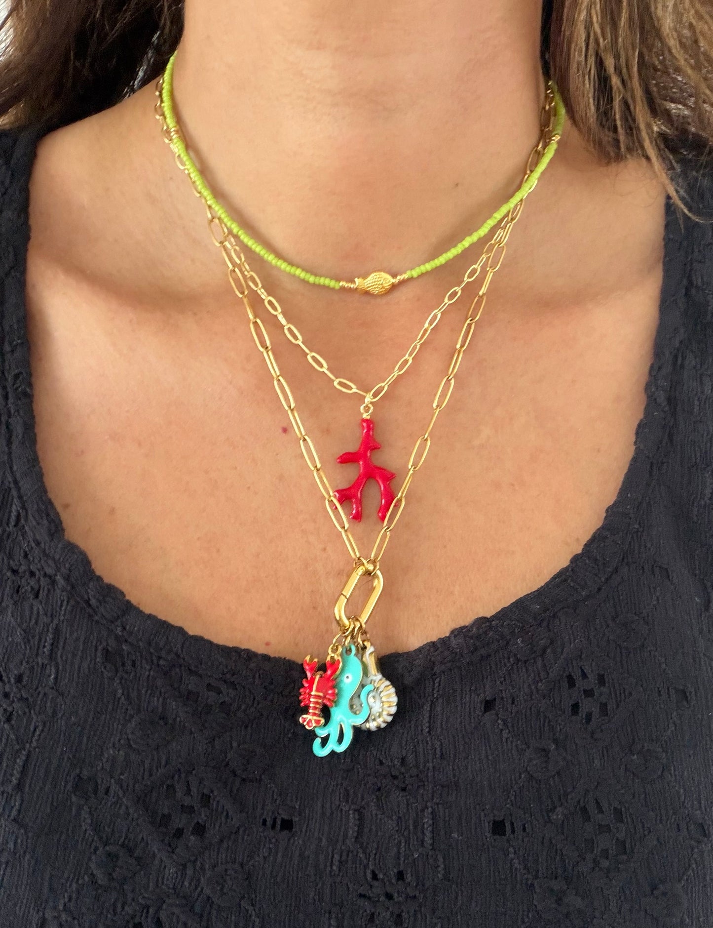 Cadena con coral rojo
