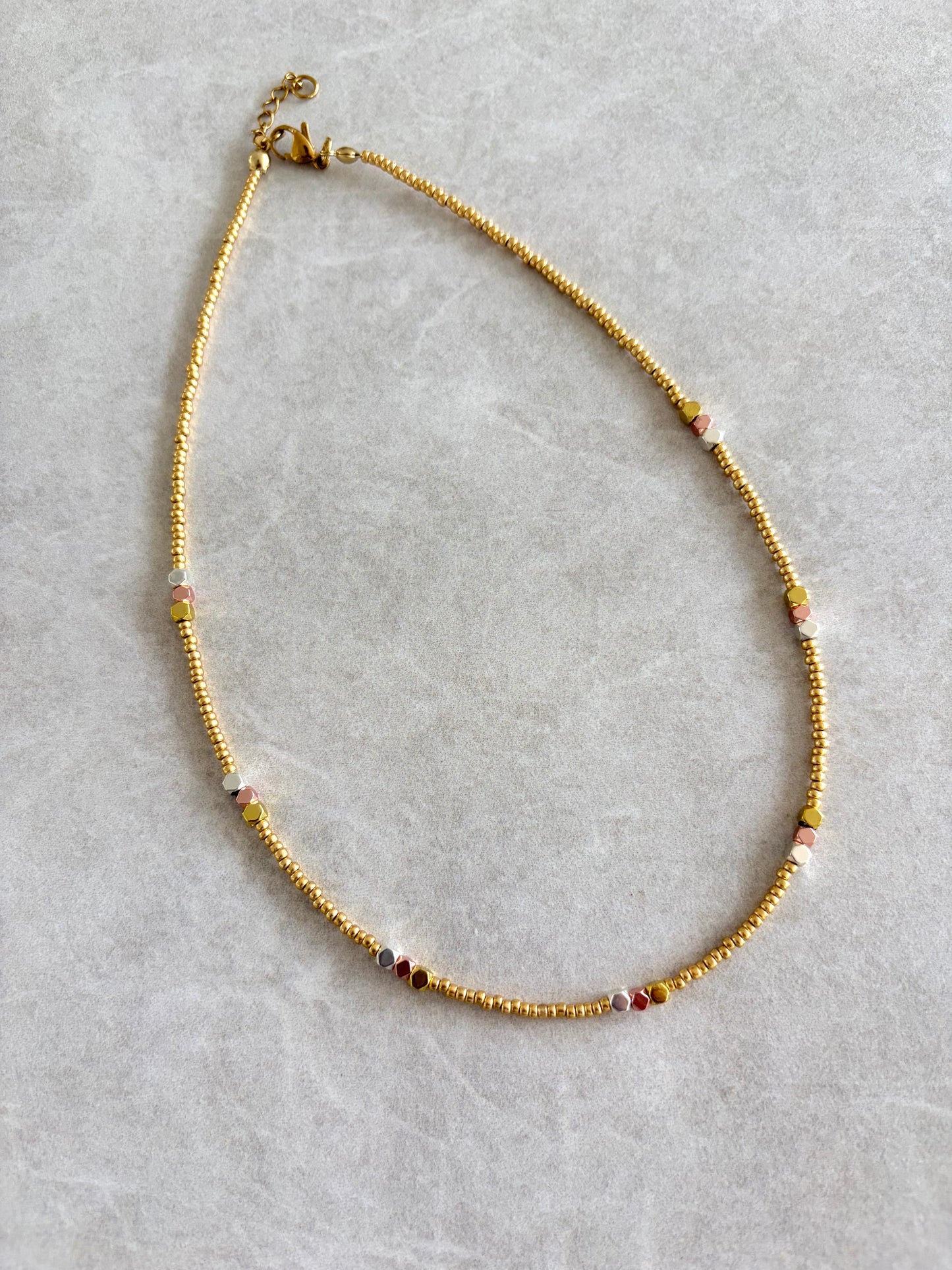 Choker seed bead dorado