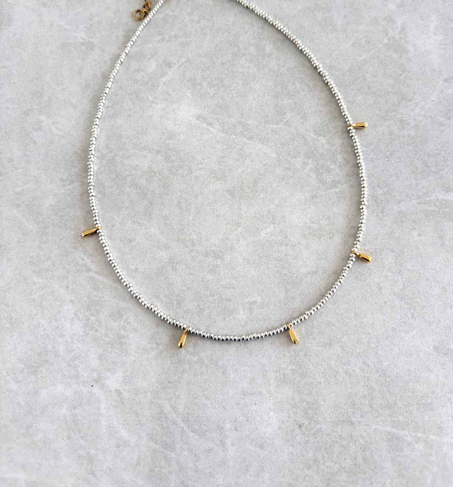 Choker seed bead plateado