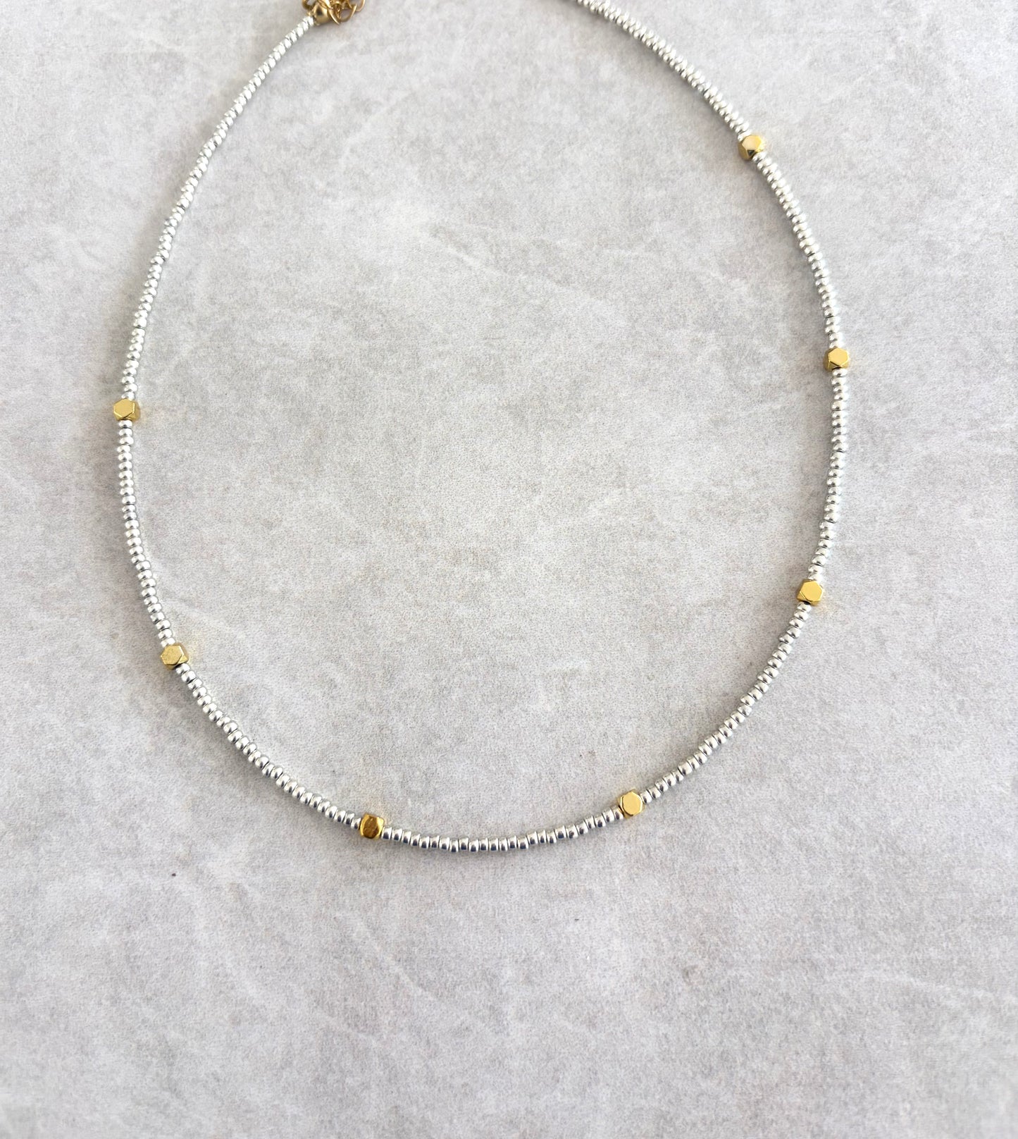 Choker seed bead plateado