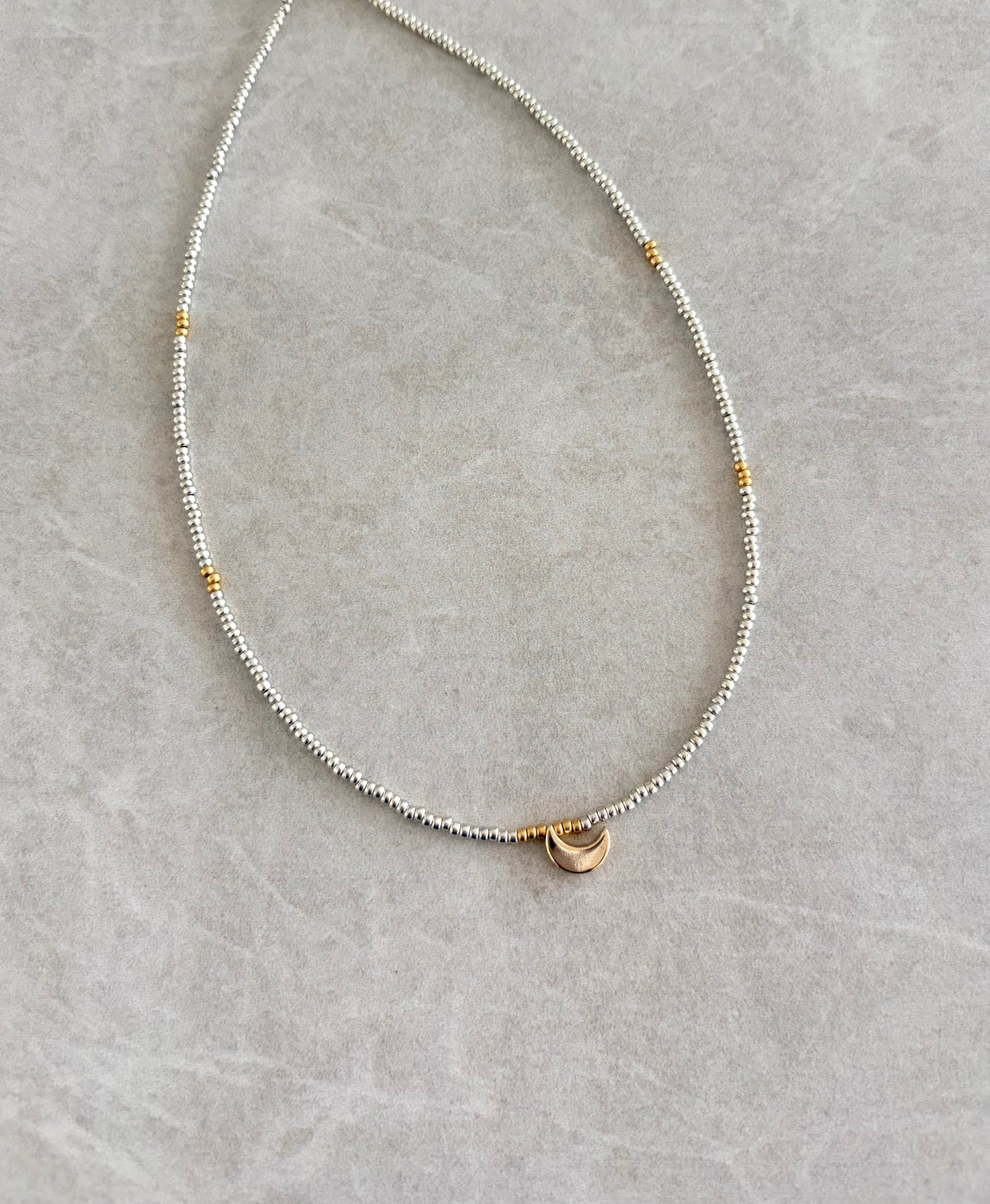 Choker seed bead plateado