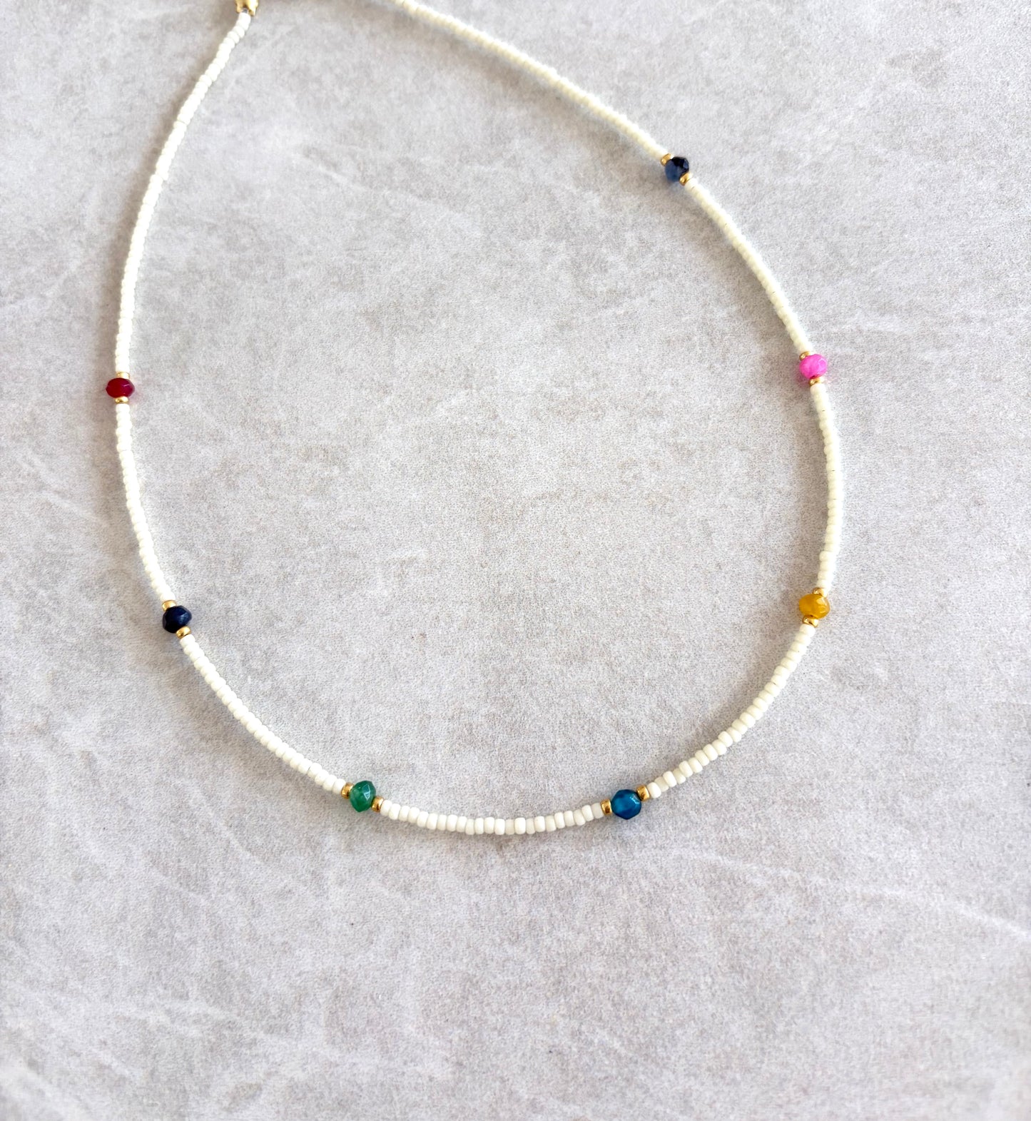 Choker en seed bead blanco