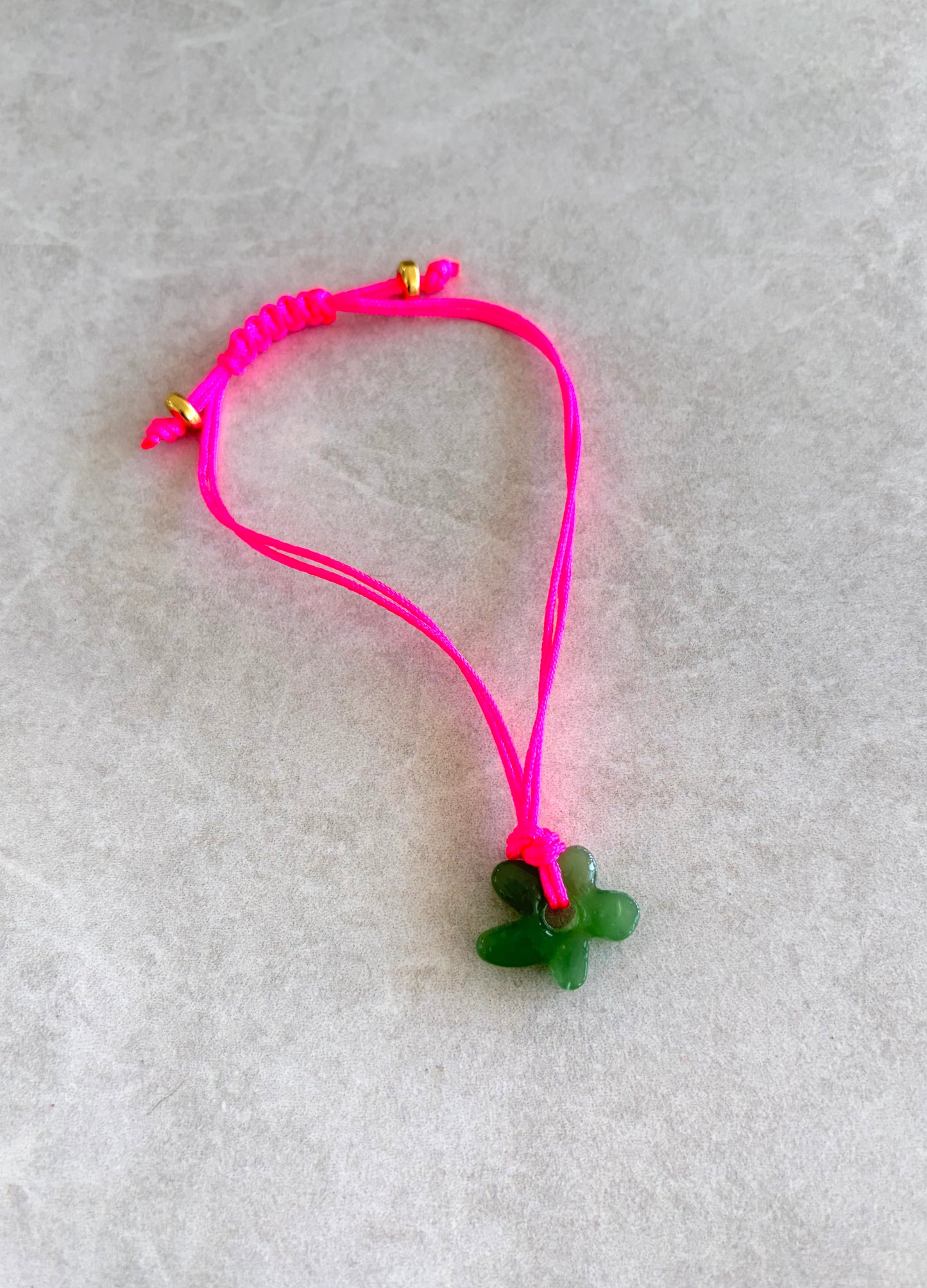 Pulsera semipreciosa color rosa neón