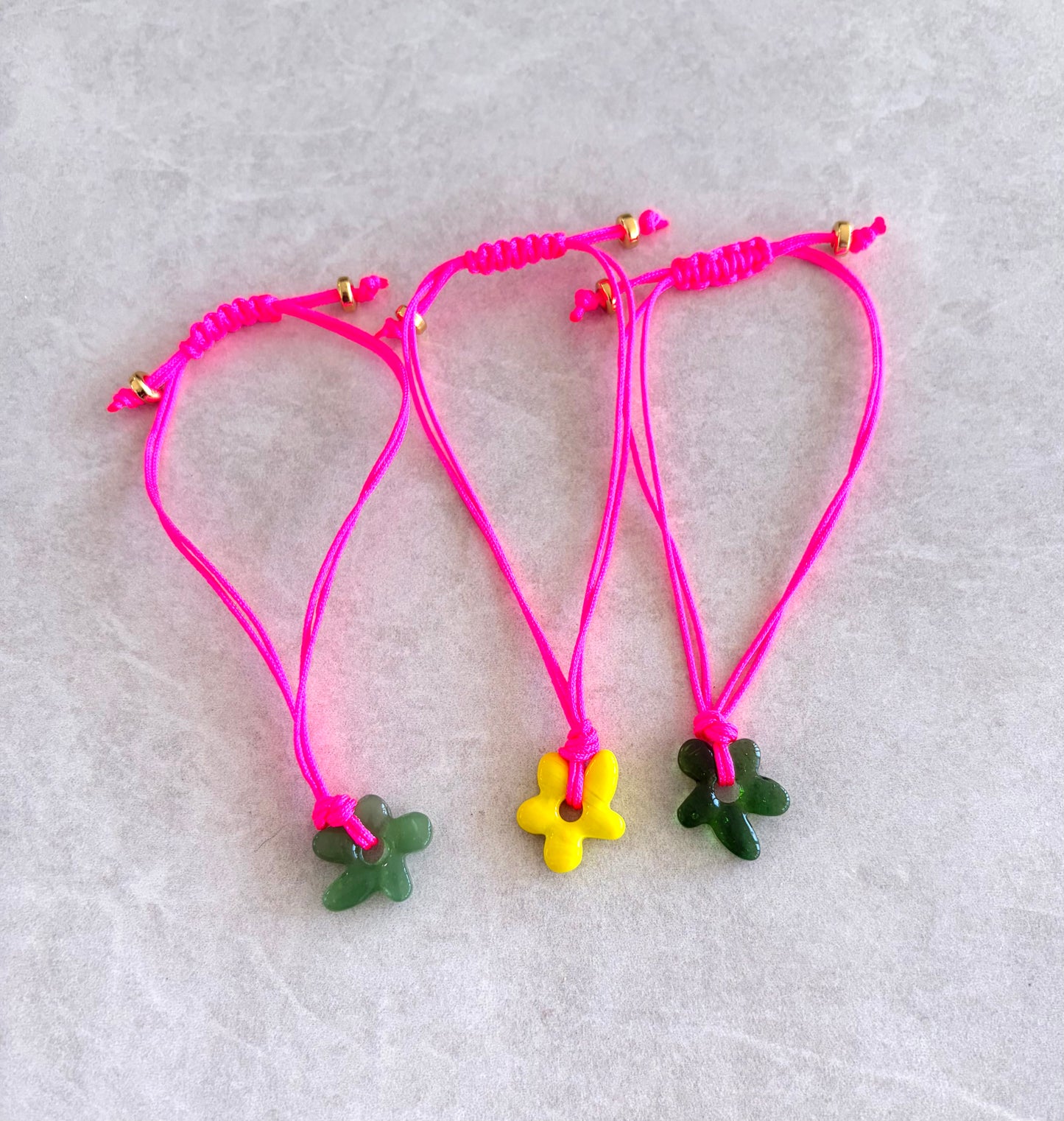 Pulsera semipreciosa color rosa neón