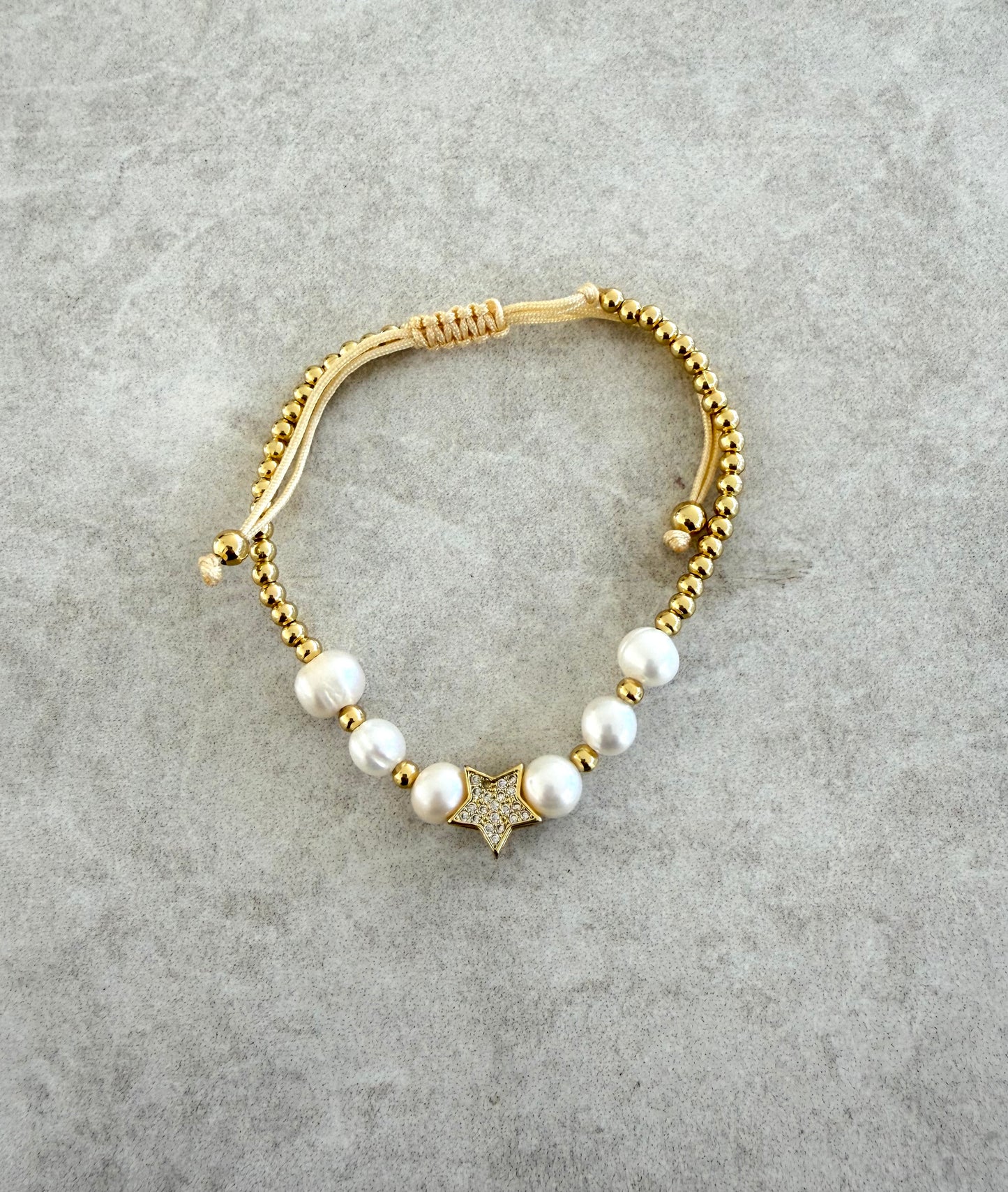 Pulsera ajustable de perlas y estrella