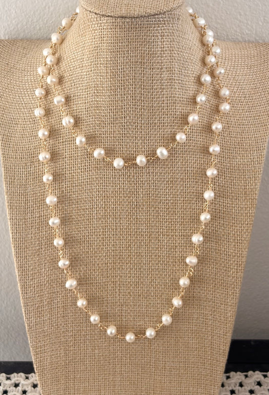 Collar largo en perlas alambrado