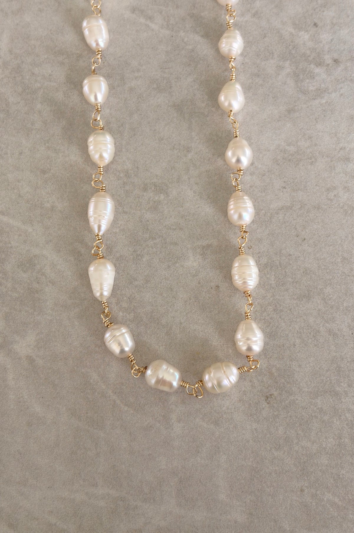 Collar alambrado en perlas rice 8-9mm