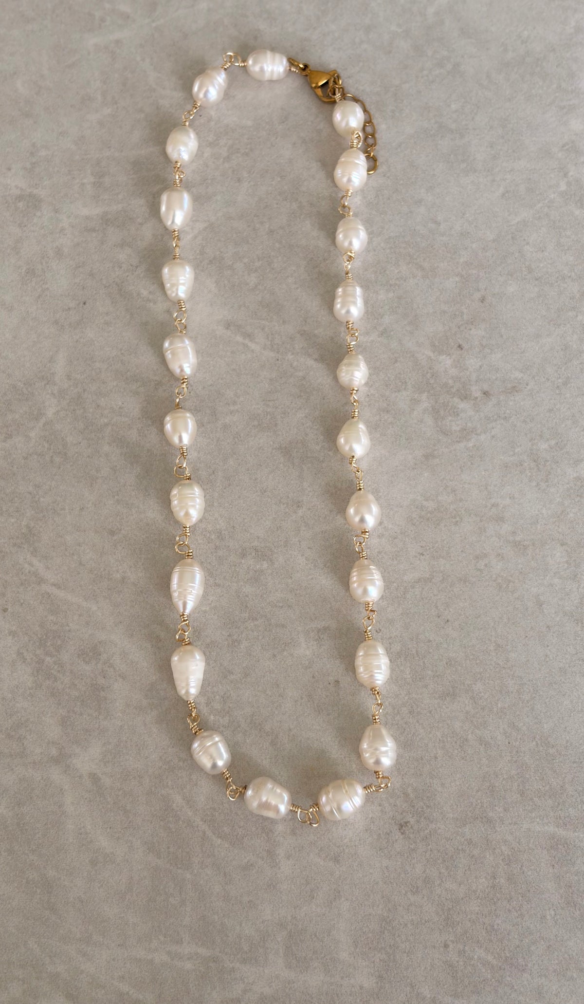 Collar alambrado en perlas rice 8-9mm
