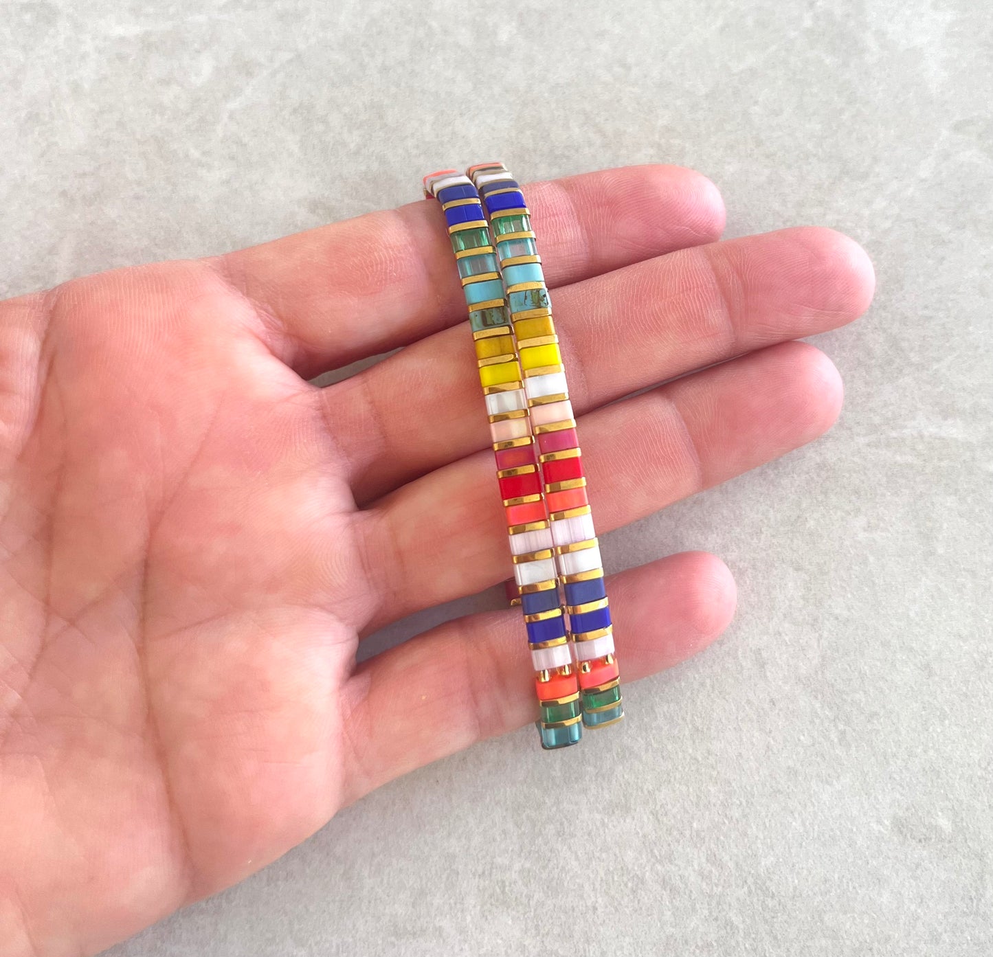 Pulsera cubito multicolor.